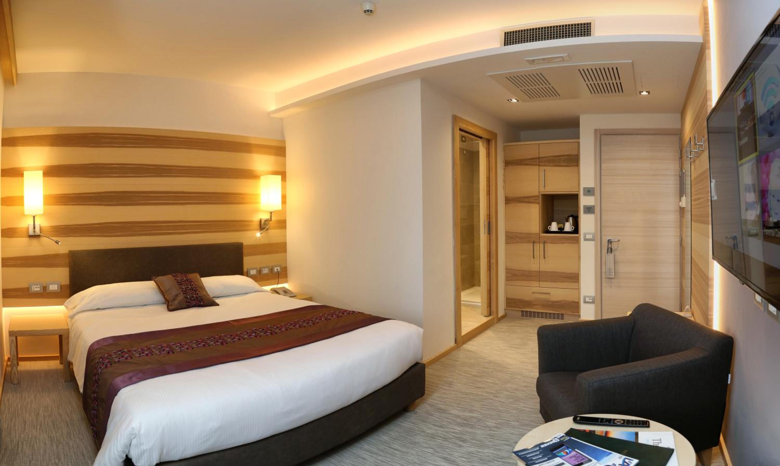 Double or Twin Room - Photo 8