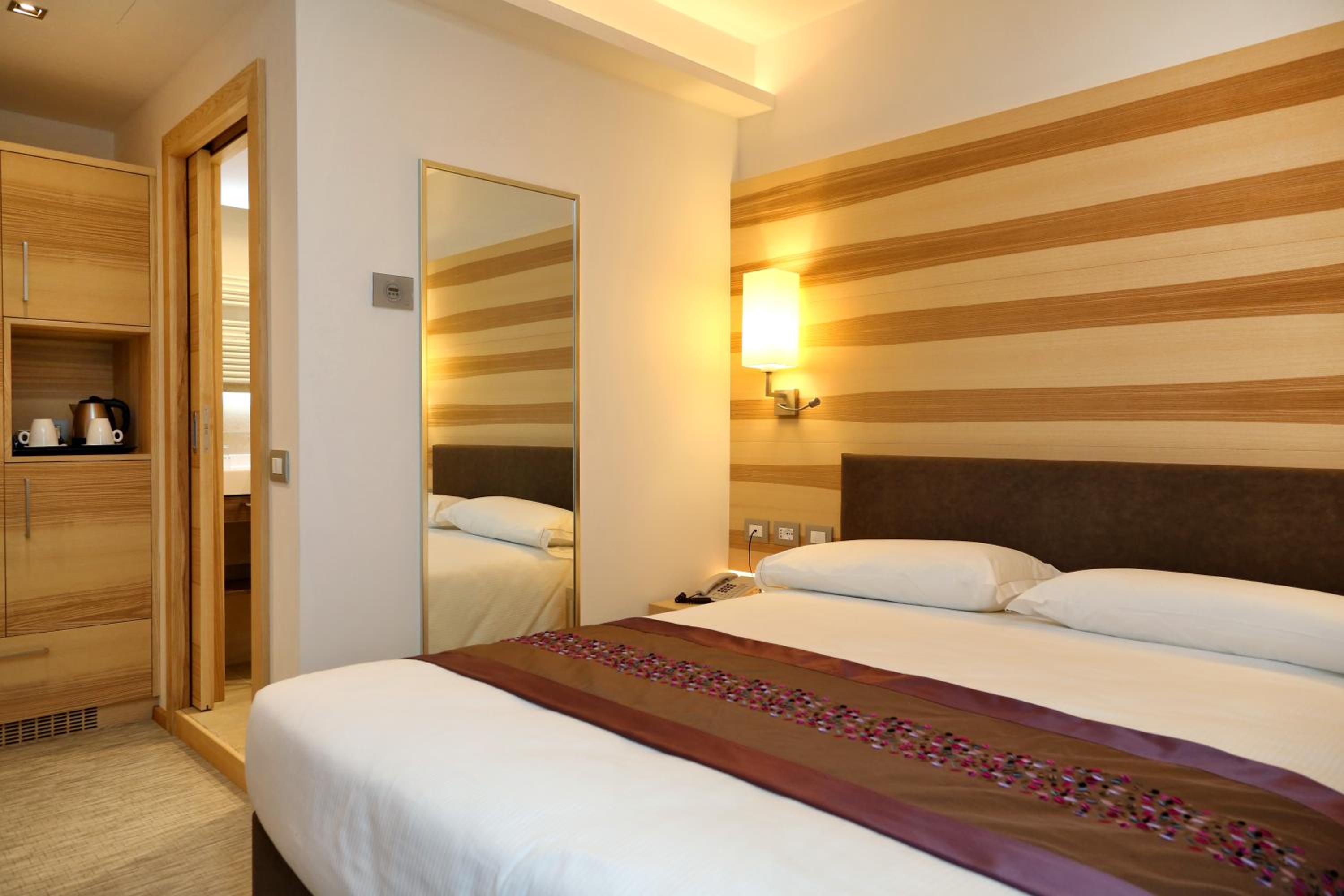 Double or Twin Room - Photo 10