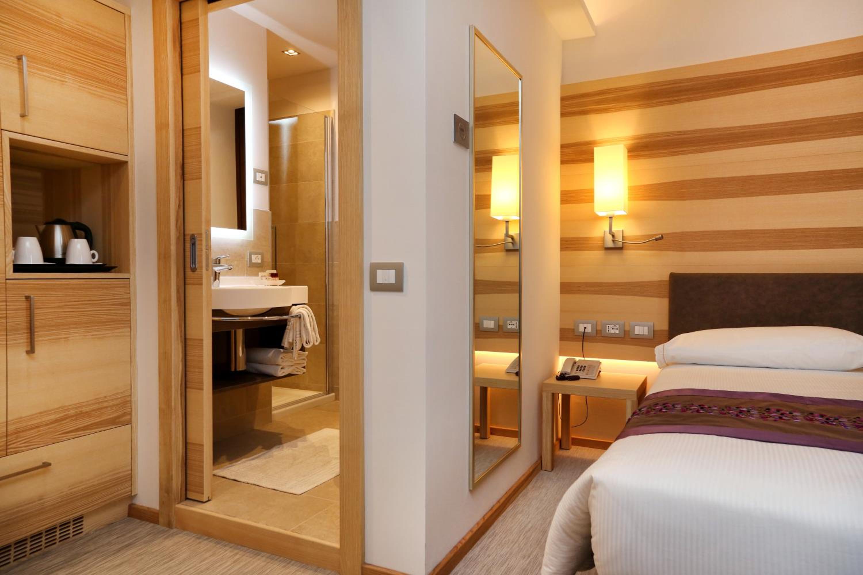 Double or Twin Room - Photo 15