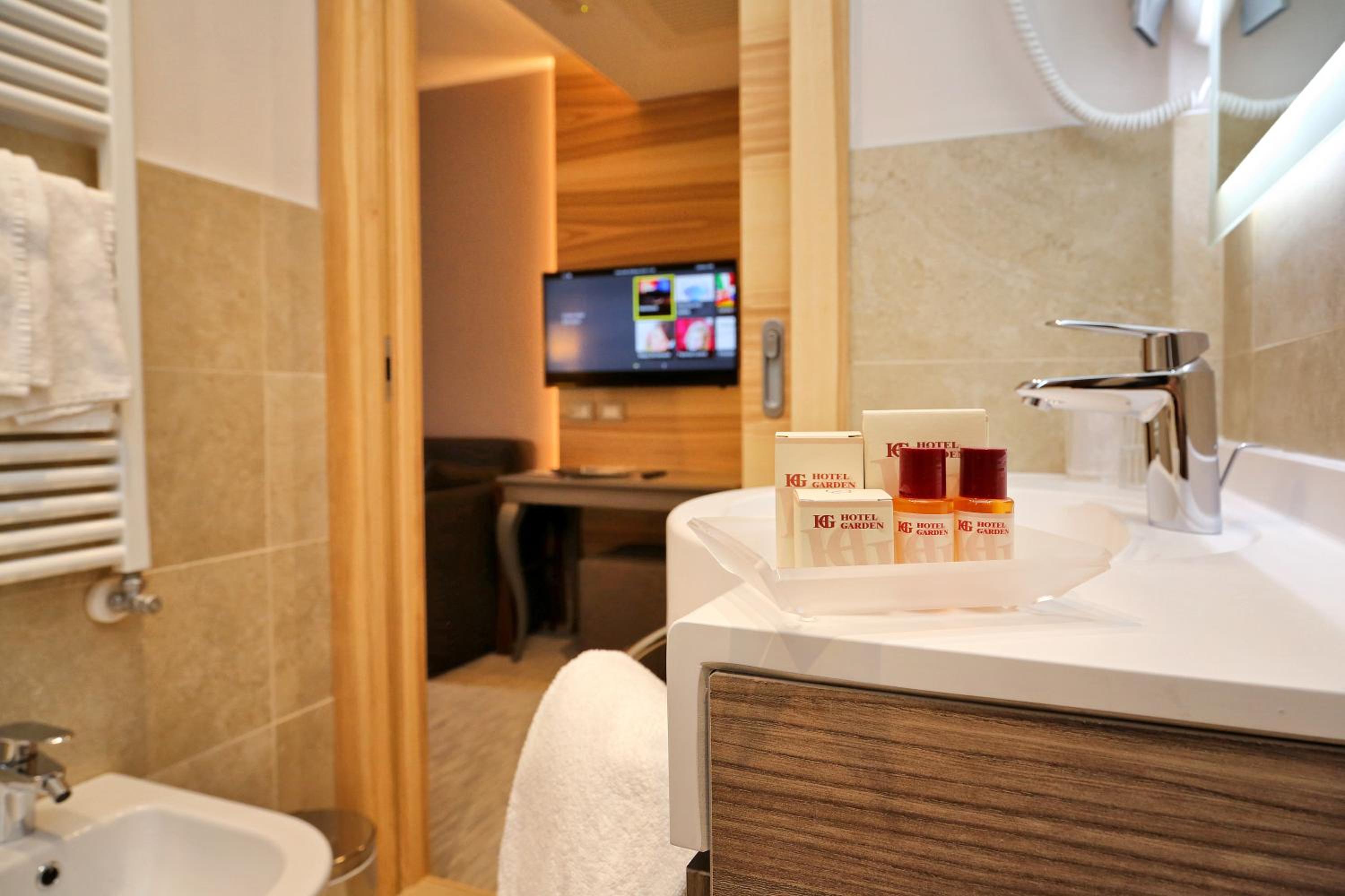 Double or Twin Room - Photo 14
