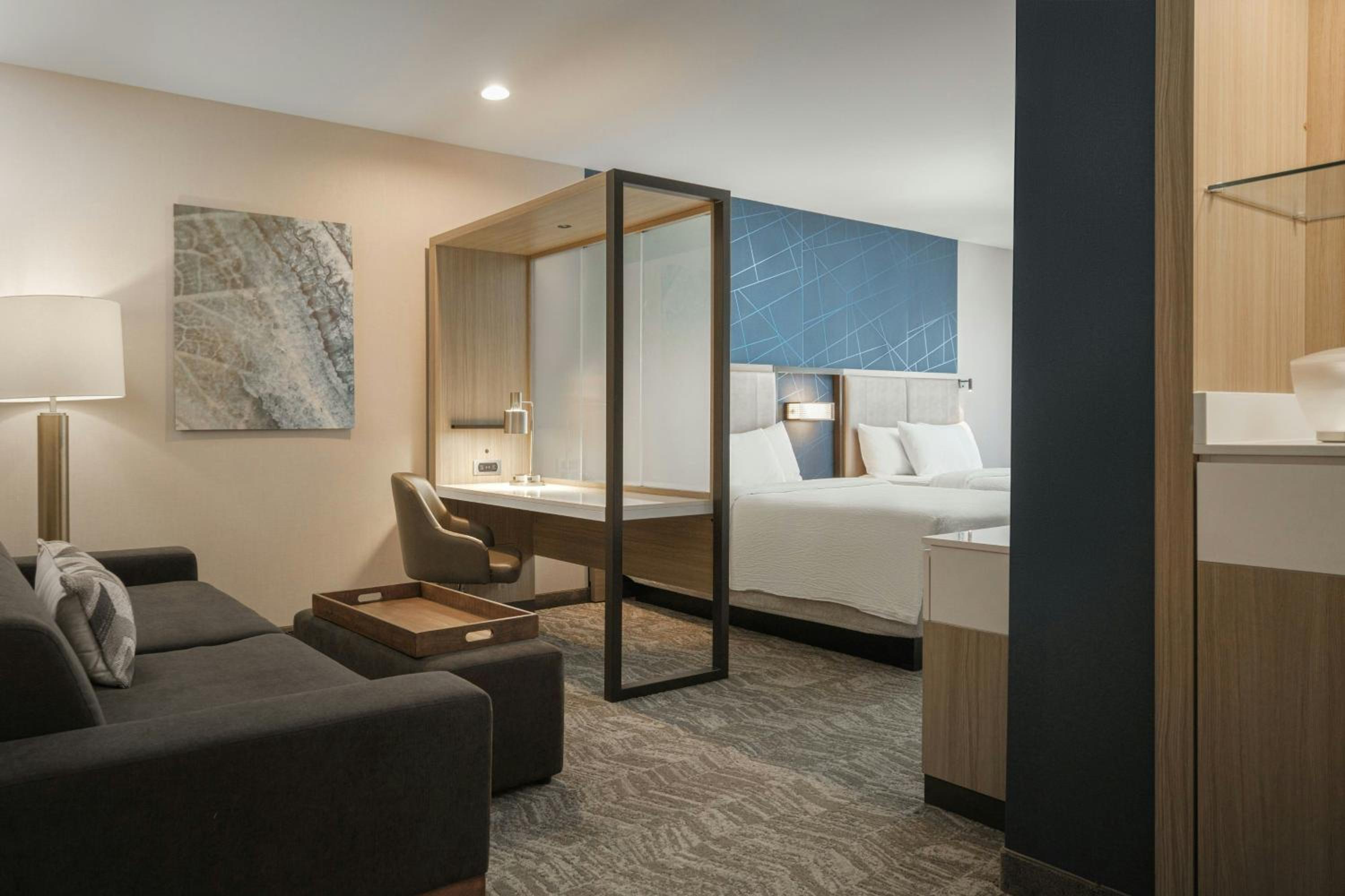 Queen Suite with Tub - Mobility Accessible photo 2