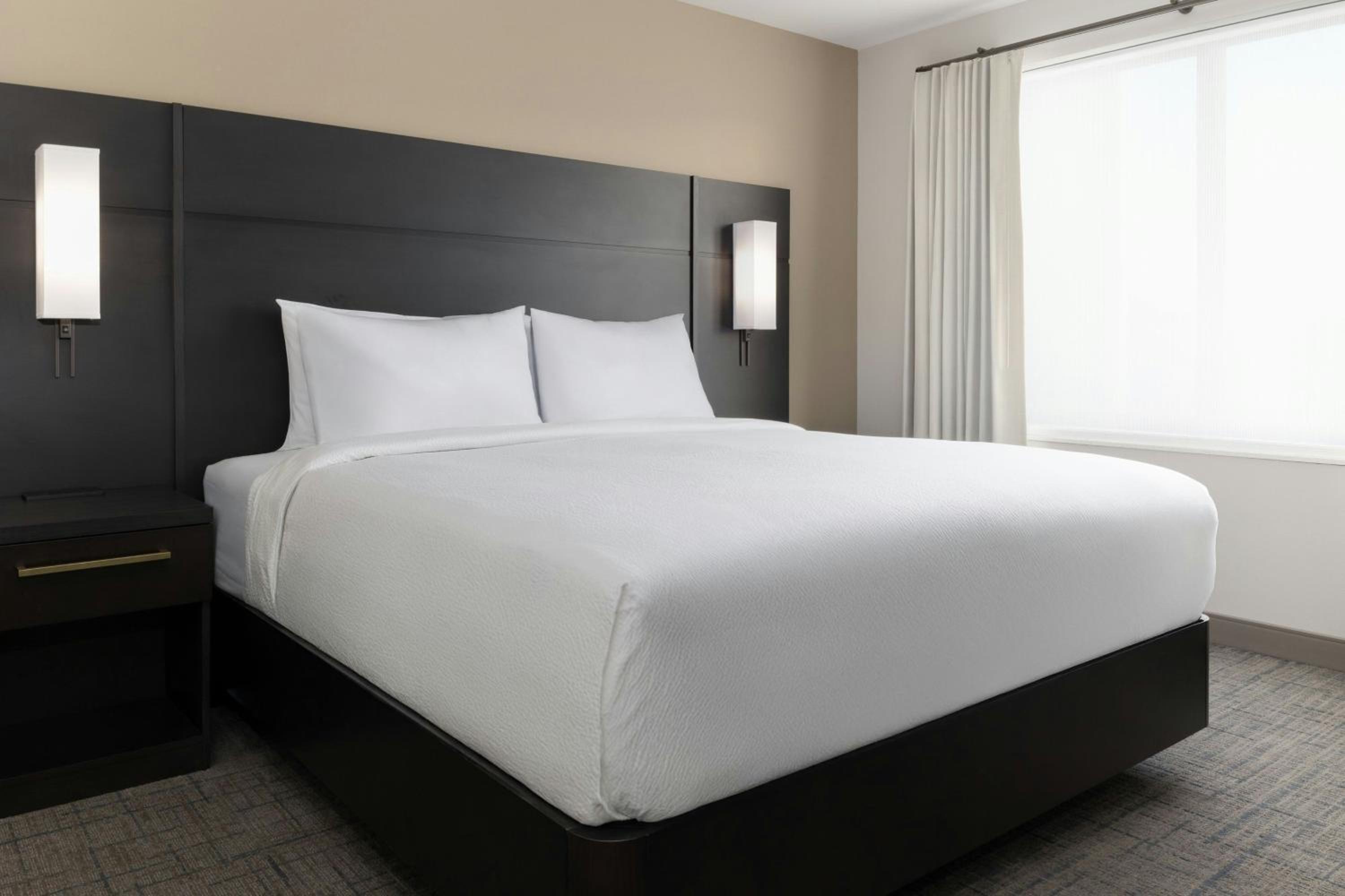 King Suite with Sofa Bed - Hearing Accessible photo 3
