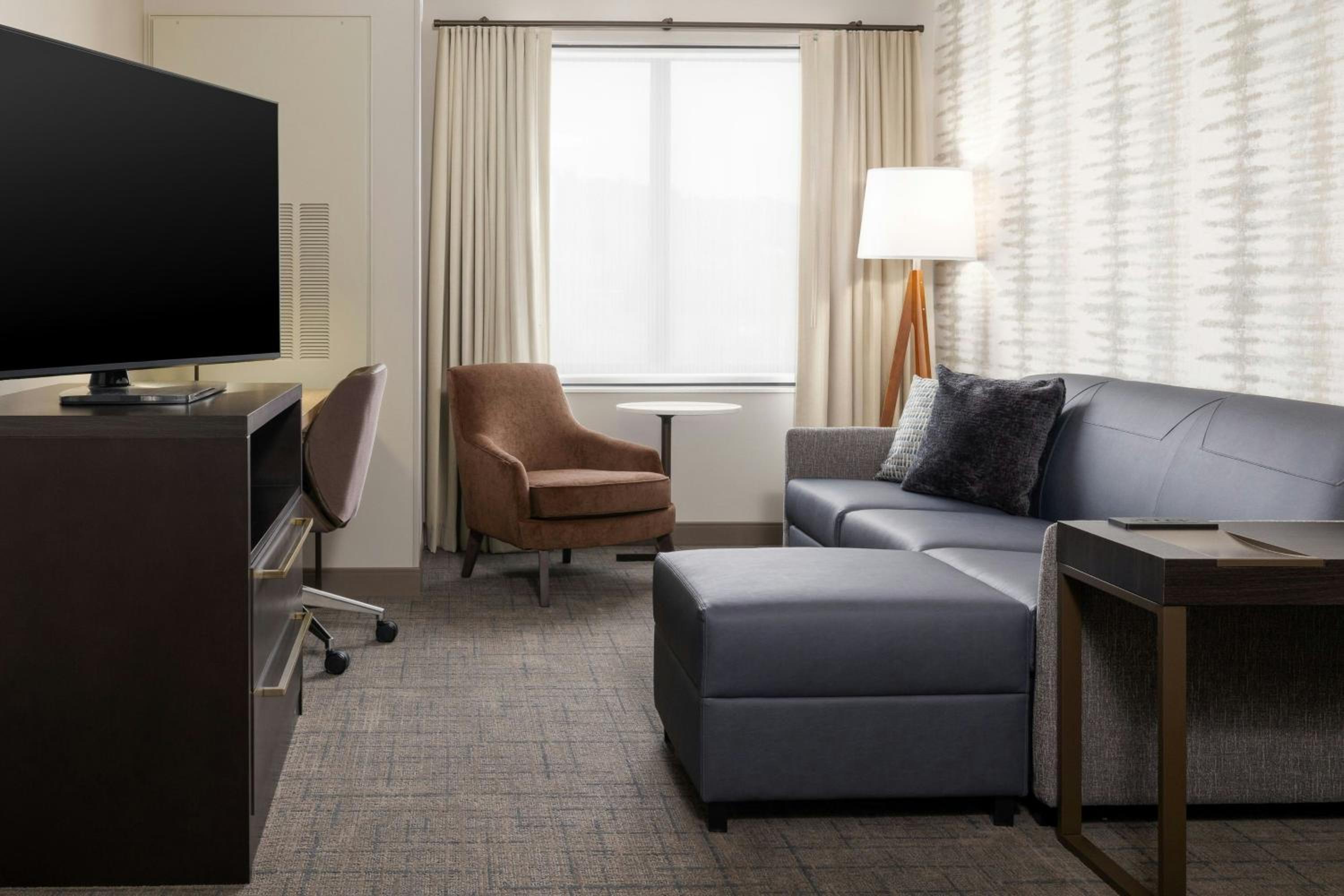 One-Bedroom Queen Suite with Sofa Bed - Hearing Accessible
