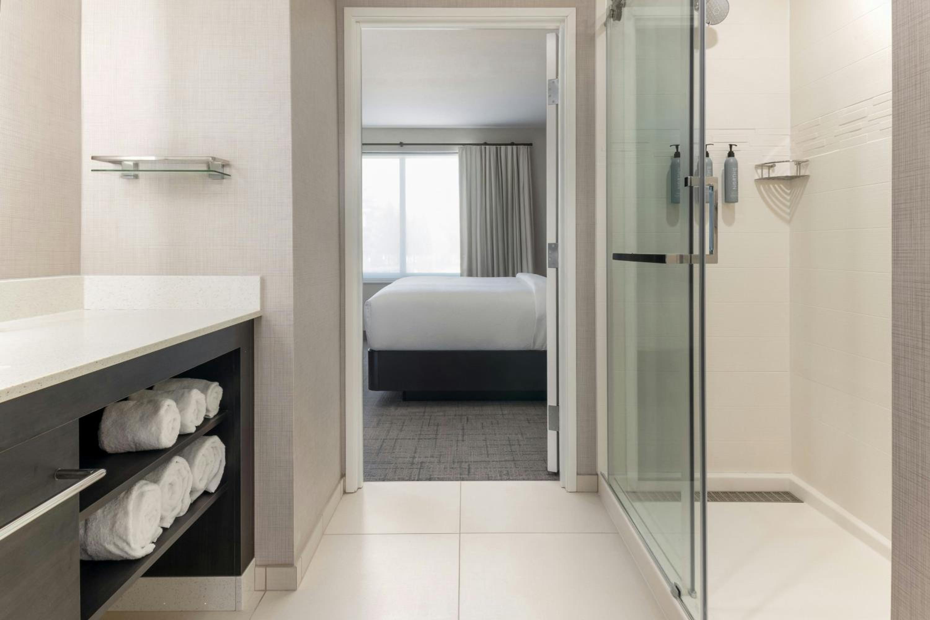 Two-Bedroom Suite - Mobility Accessible with Tub