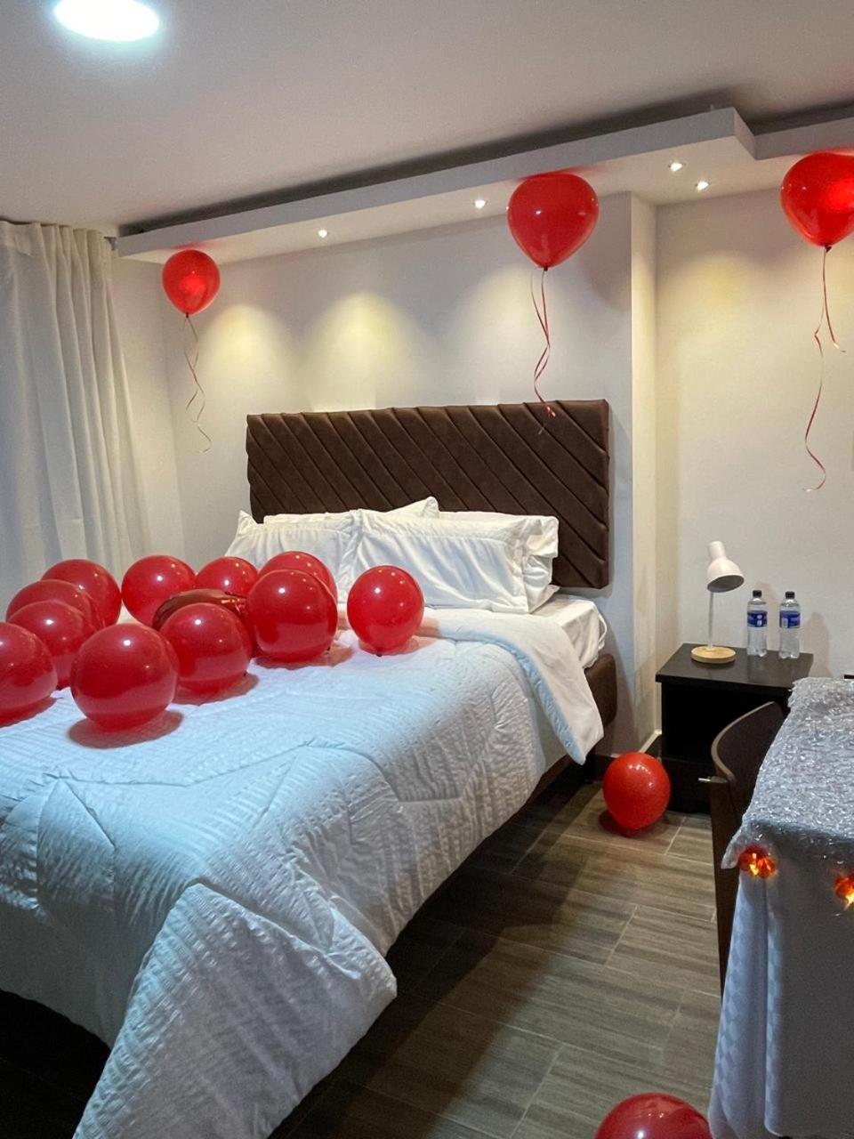 Queen Suite with Spa Bath photo 2