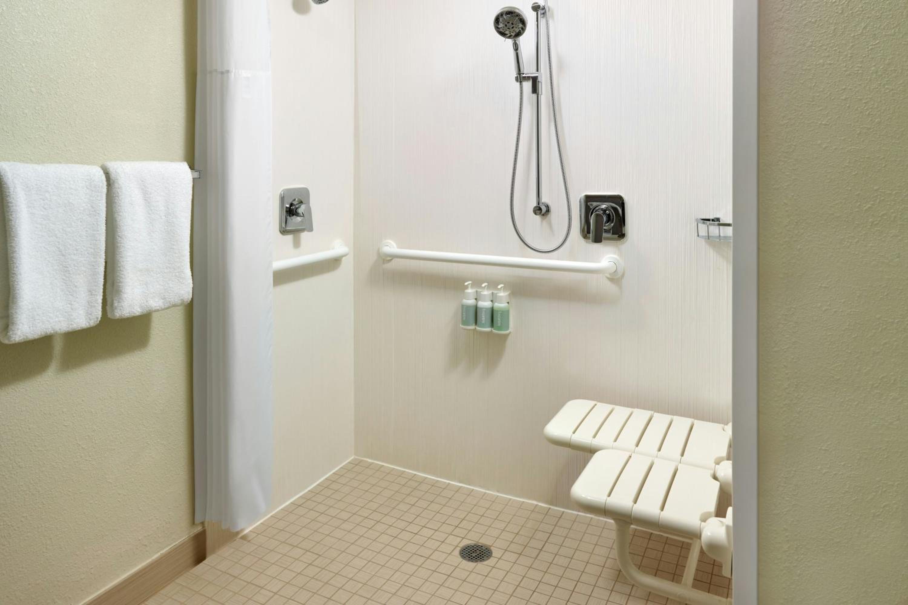 Double Room with Two Double Beds and Roll-In Shower - Mobility and Hearing Accessible photo 3