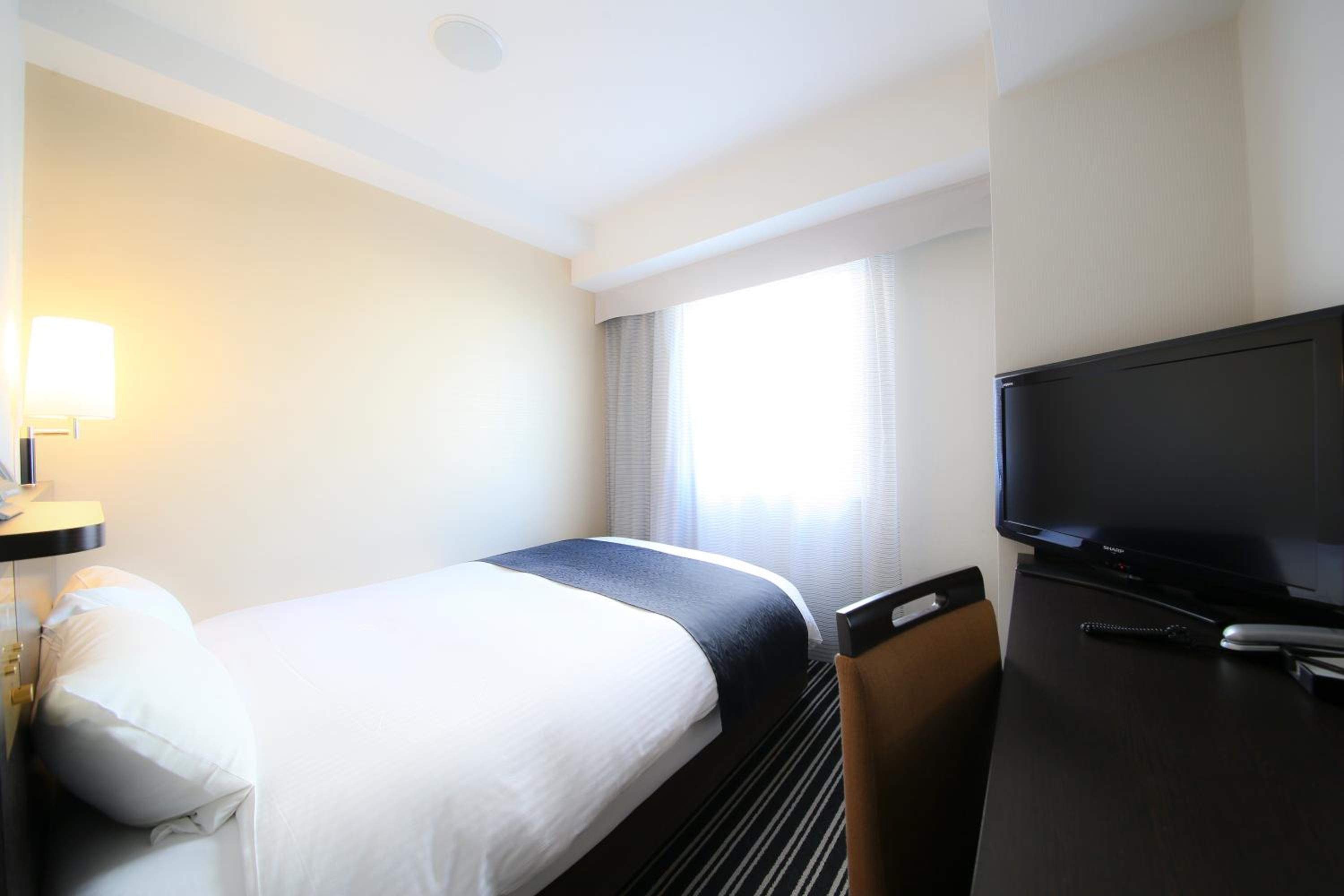 Single Room - Old Building - West Wing - Non-Smoking