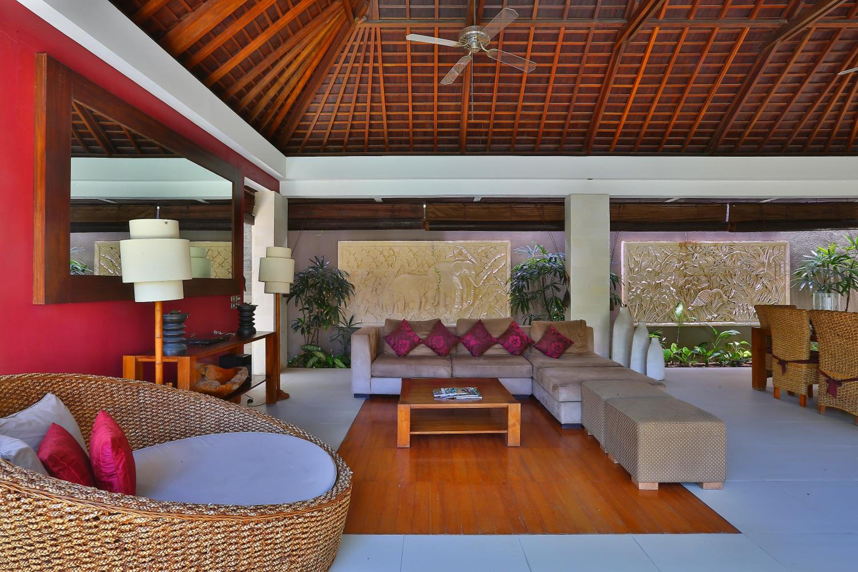 Three-Bedroom Villa with Private Pool - Photo 12