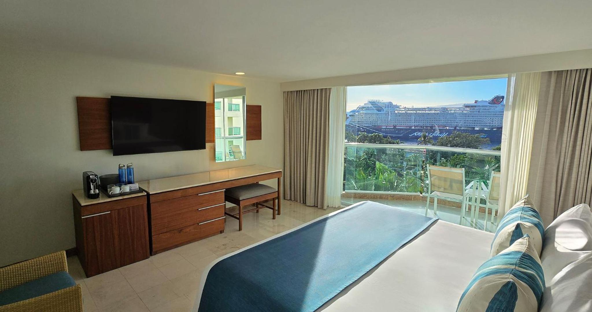 Deluxe Ocean View King  - Photo 6