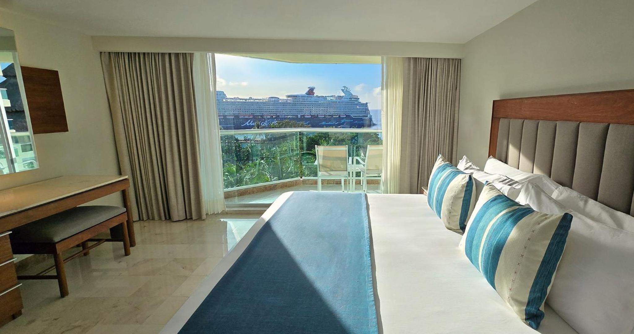 Deluxe Ocean View King  - Photo 8
