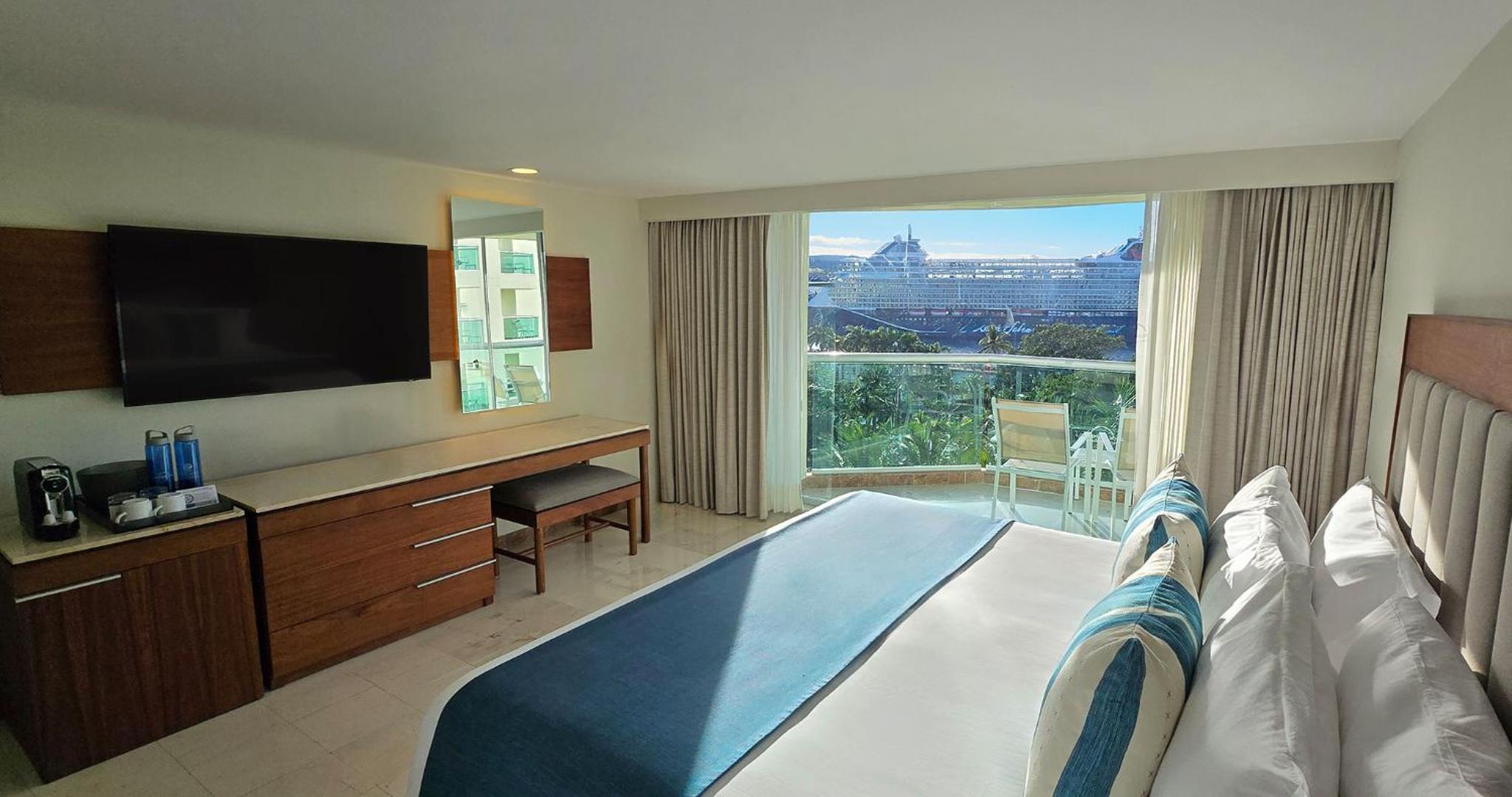 Deluxe Ocean View King  - Photo 9