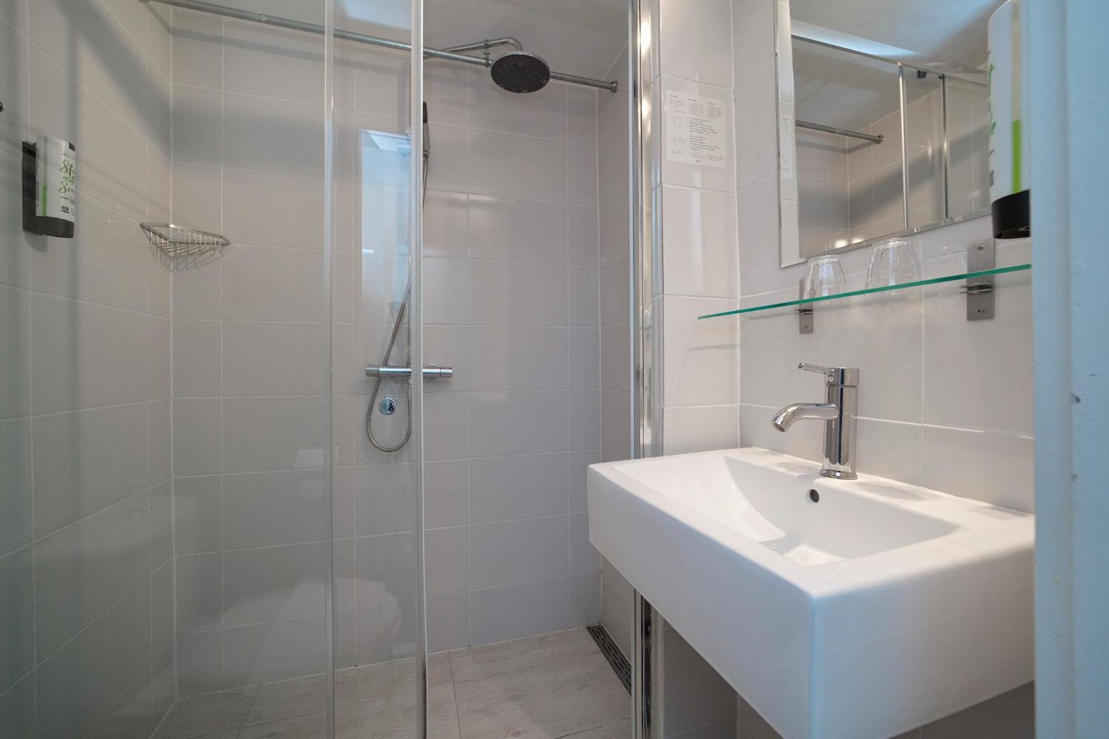 Superior Double Room thumbnail 6