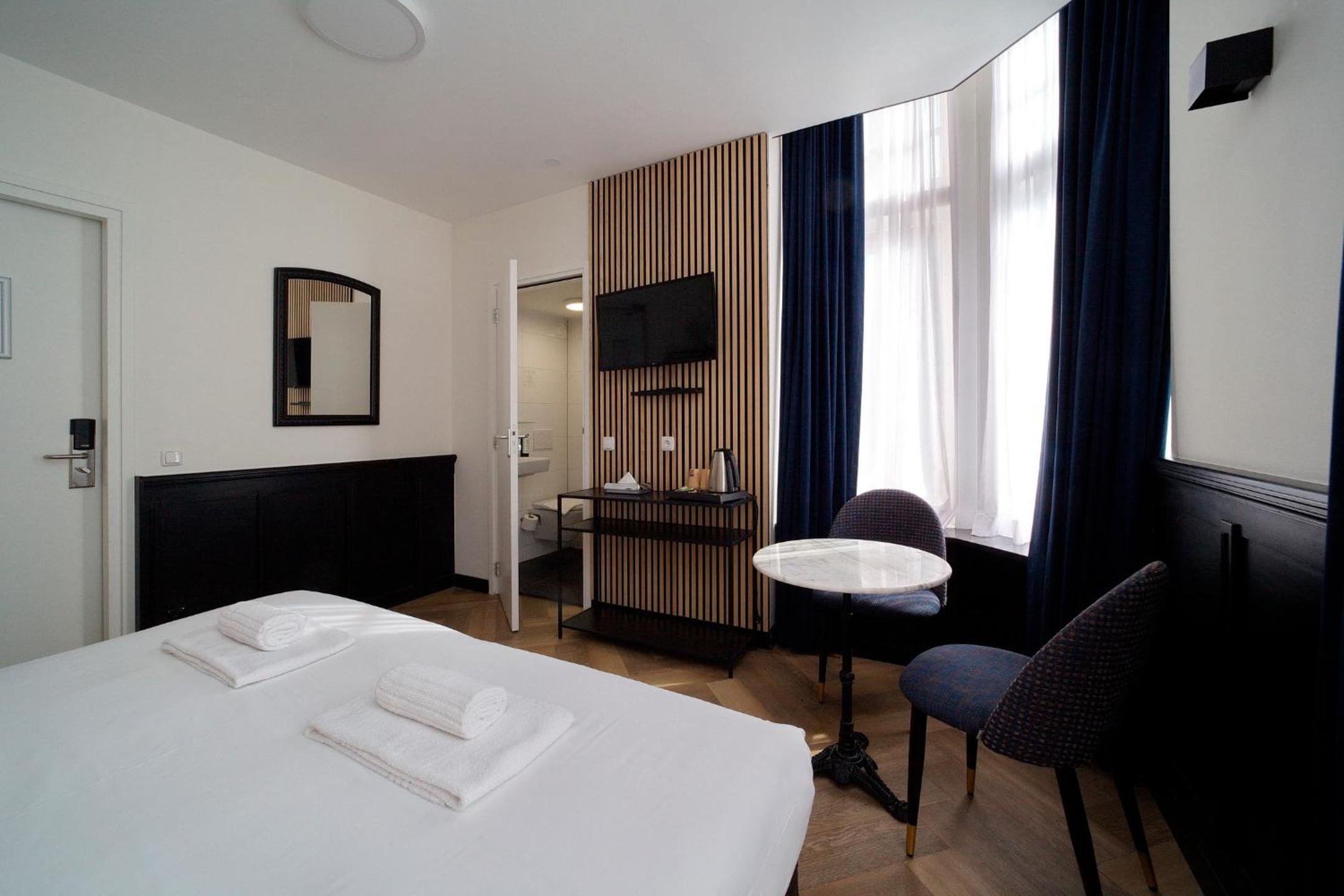 Cozy Double Room thumbnail 5