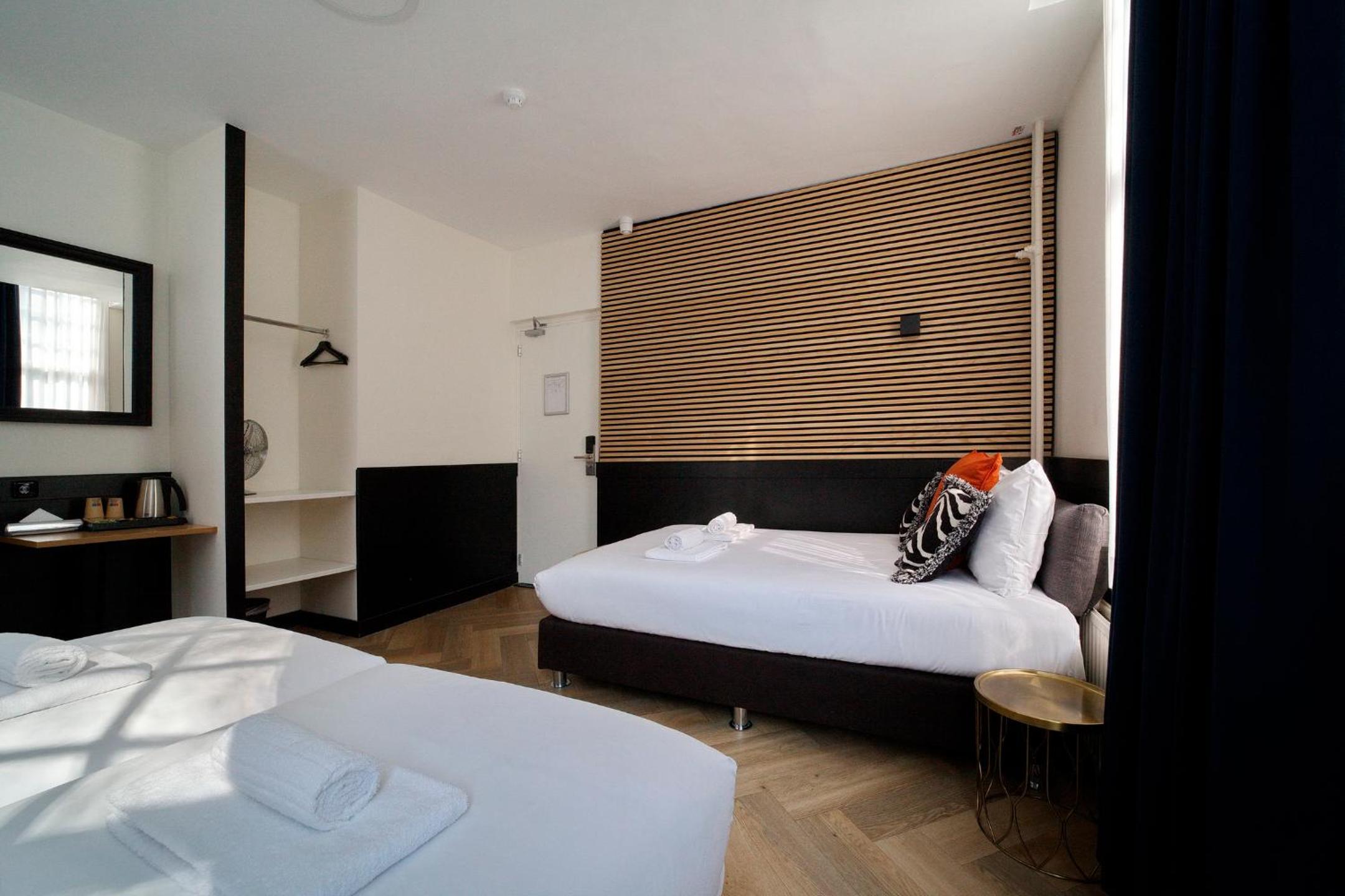 Deluxe Quad Room thumbnail 5