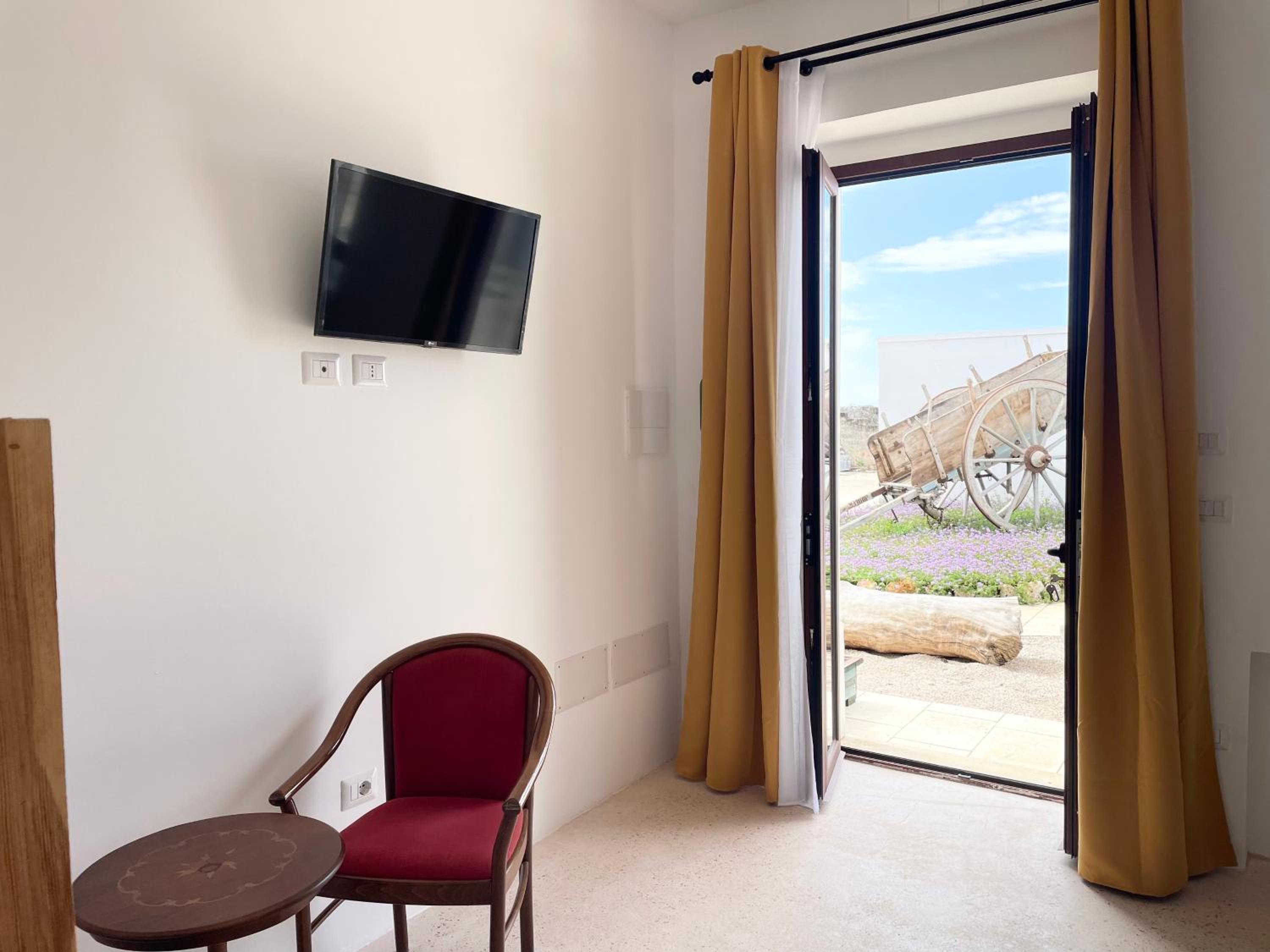 Double Room with Patio photo 1