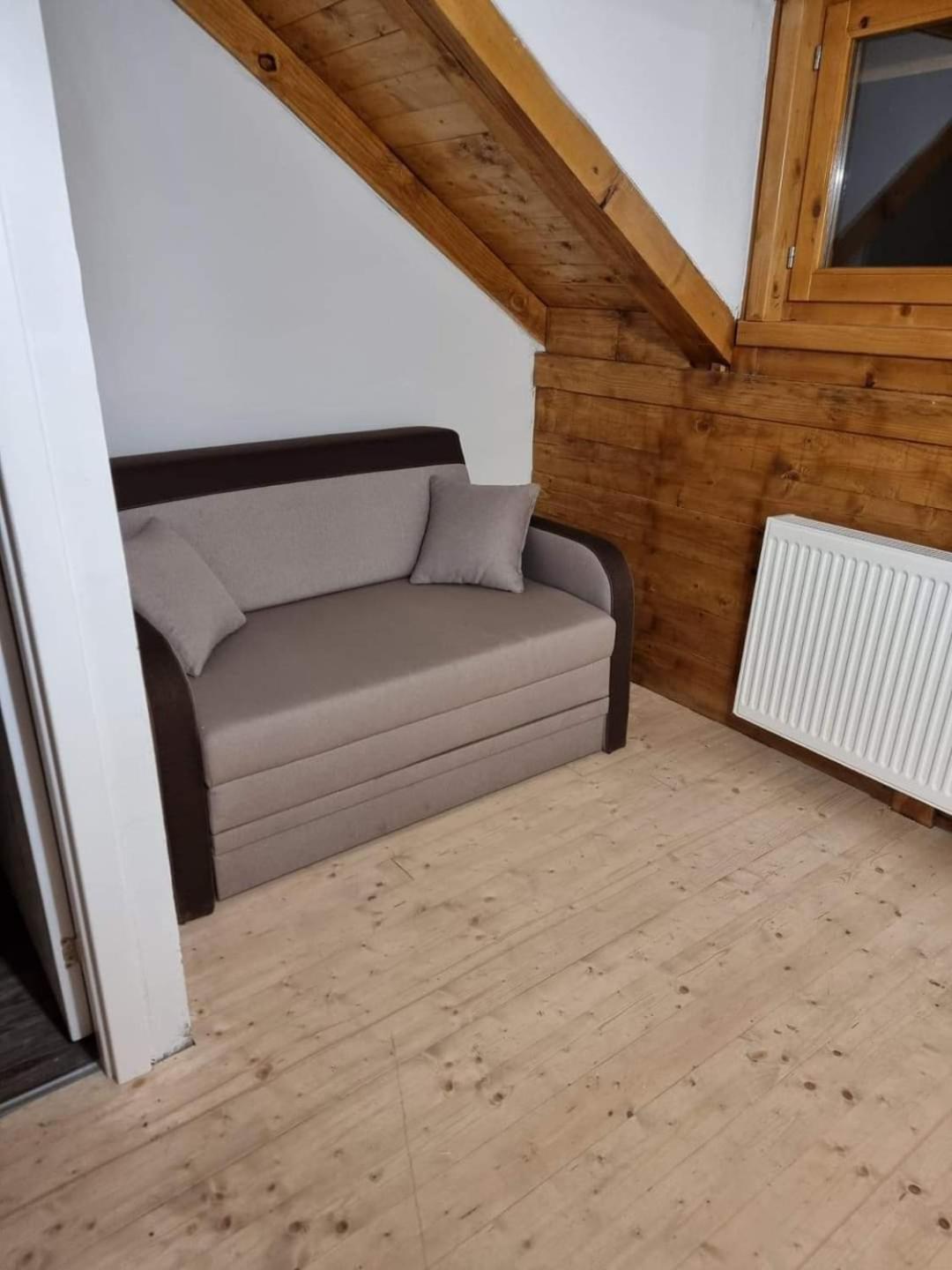 Three-Bedroom House photo 3