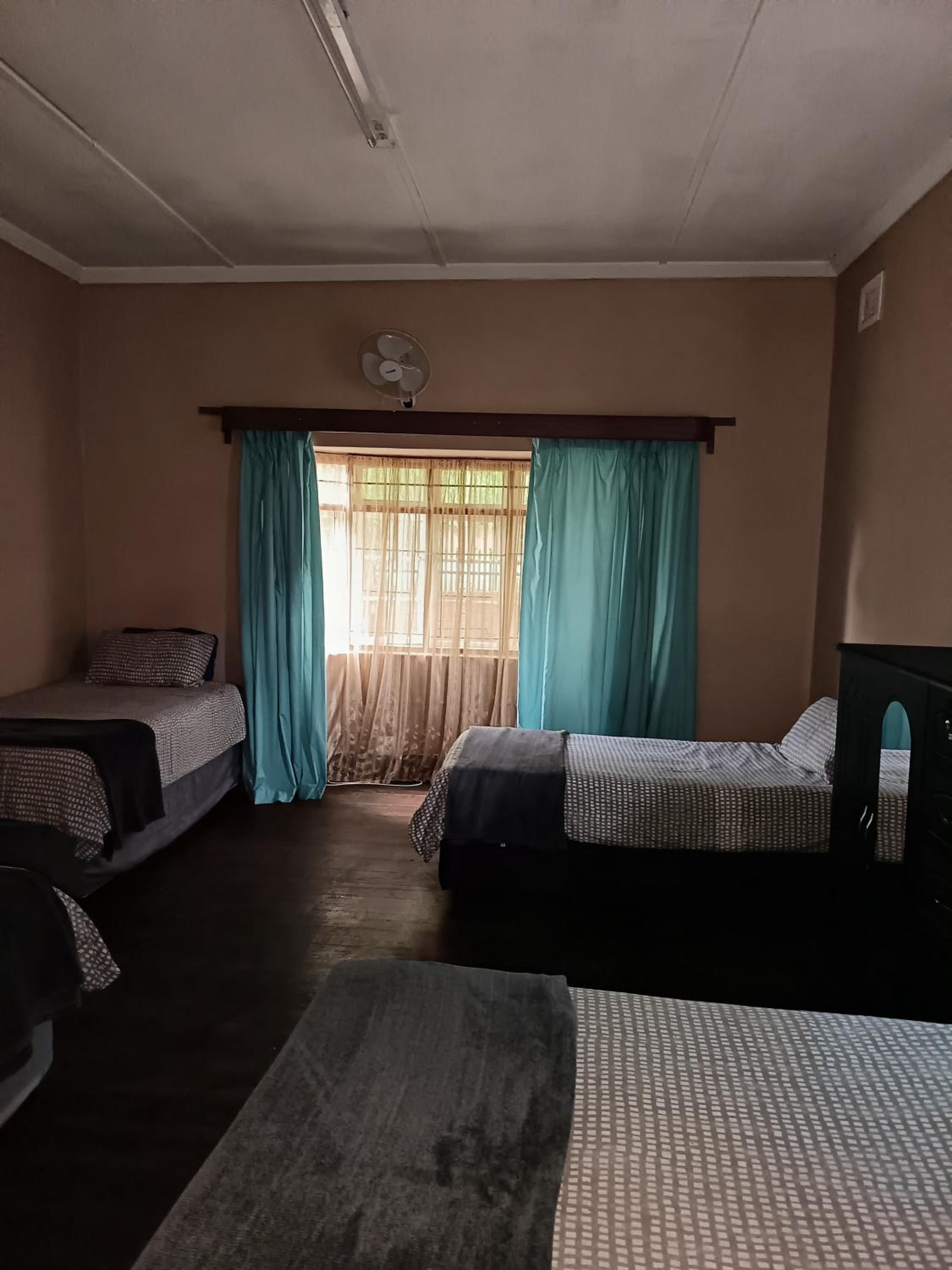 4-Bed Male Dormitory Room  photo 3