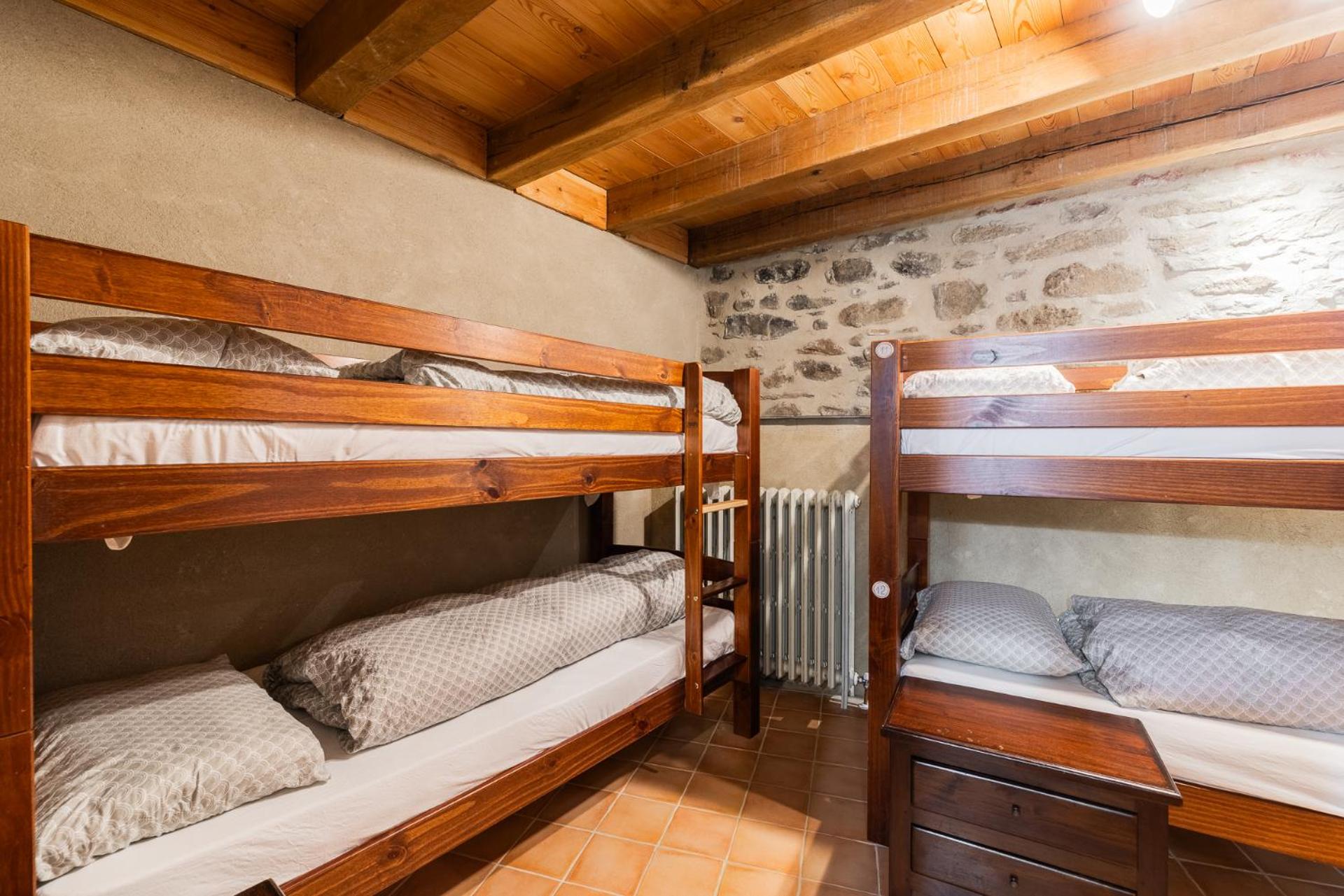 Small Twin Room - Photo 3
