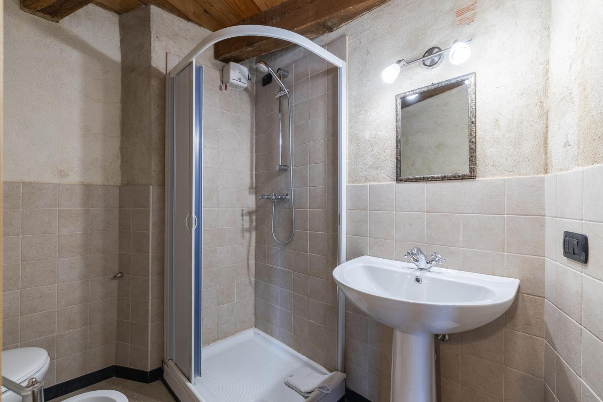 Double Room - Photo 10