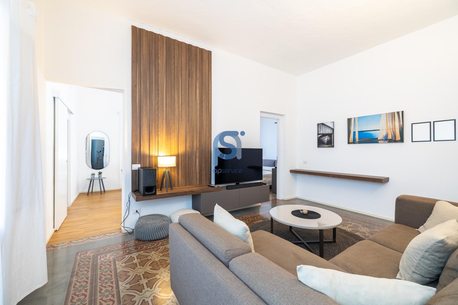 Two-Bedroom Apartment with Balcony and Terrace photo 2