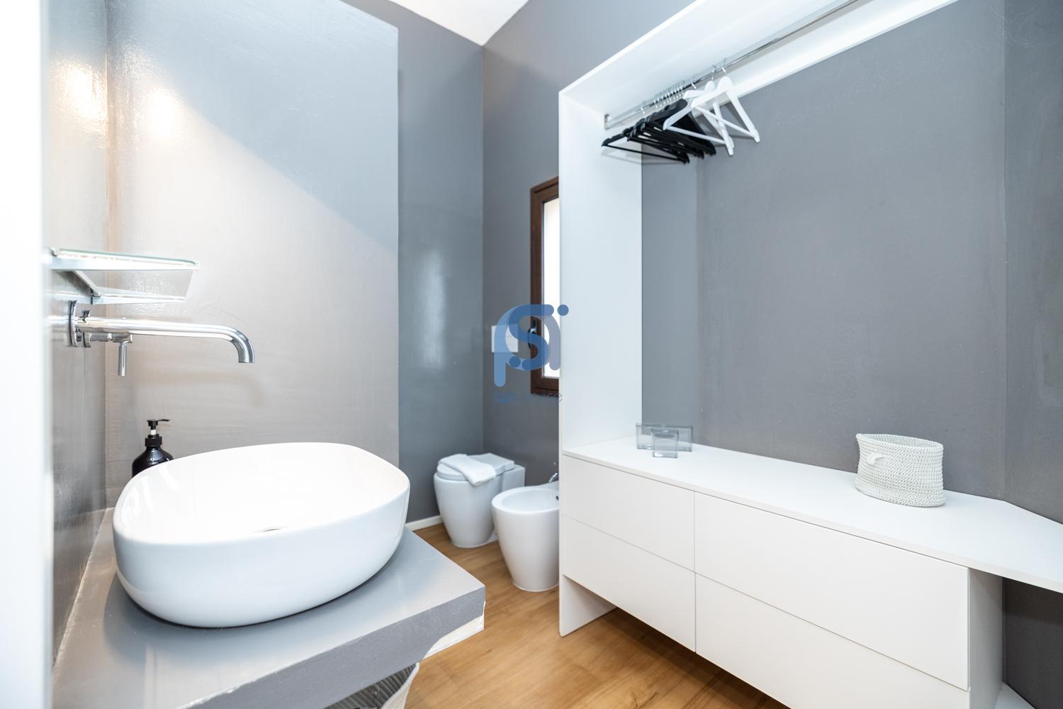 Two-Bedroom Apartment with Balcony and Terrace photo 3