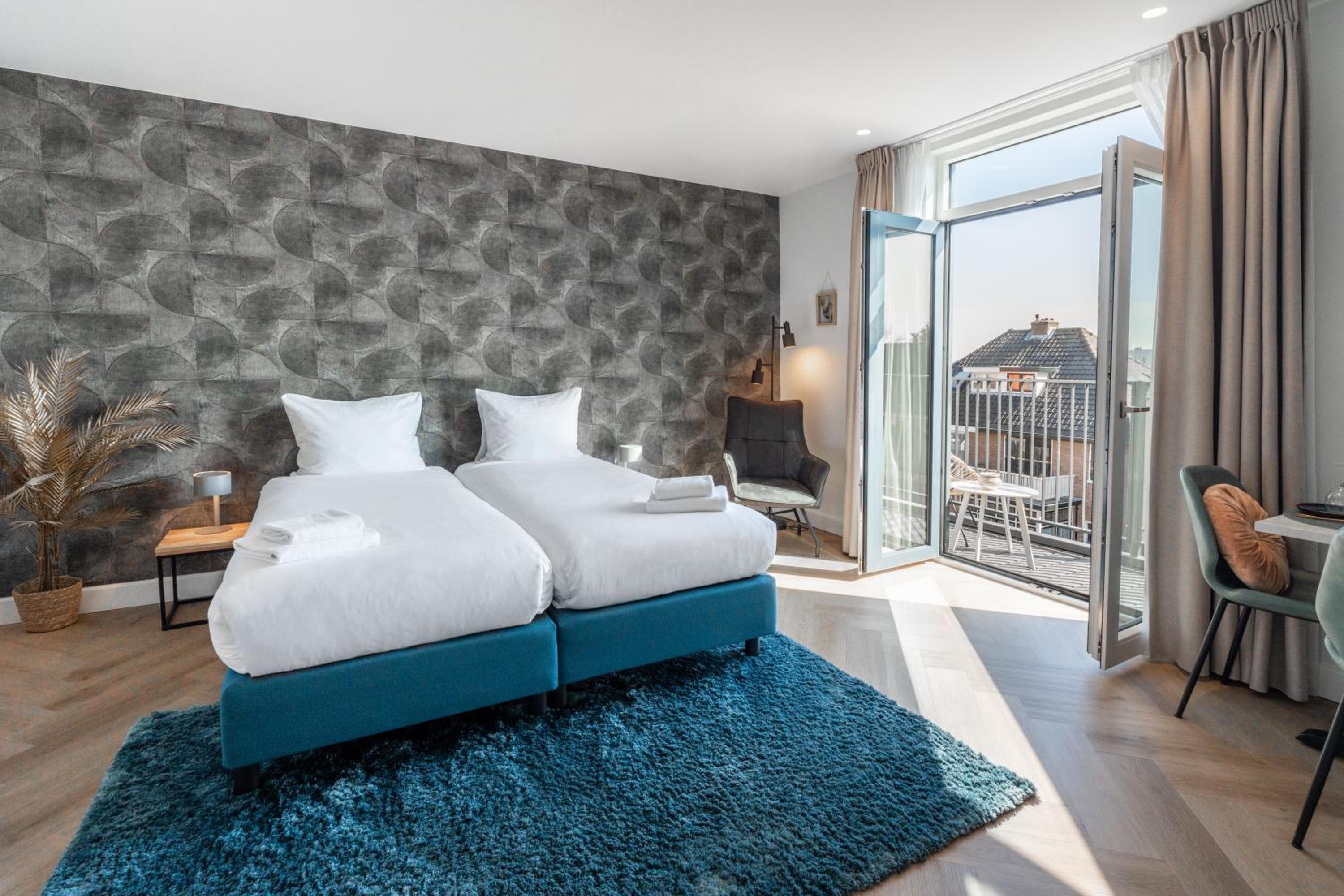 Twin Room with Balcony photo 2