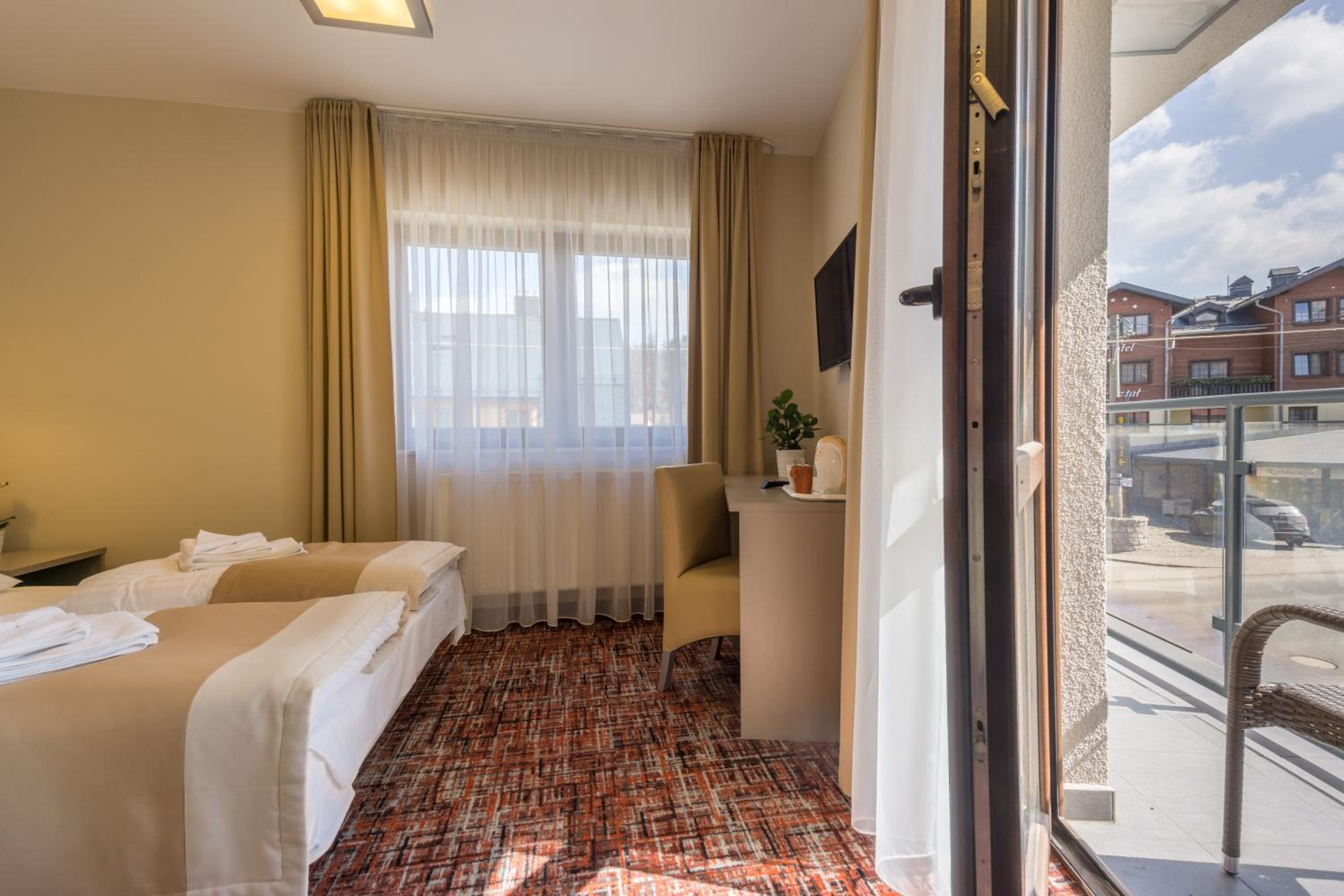 Double or Twin Room - Photo 4