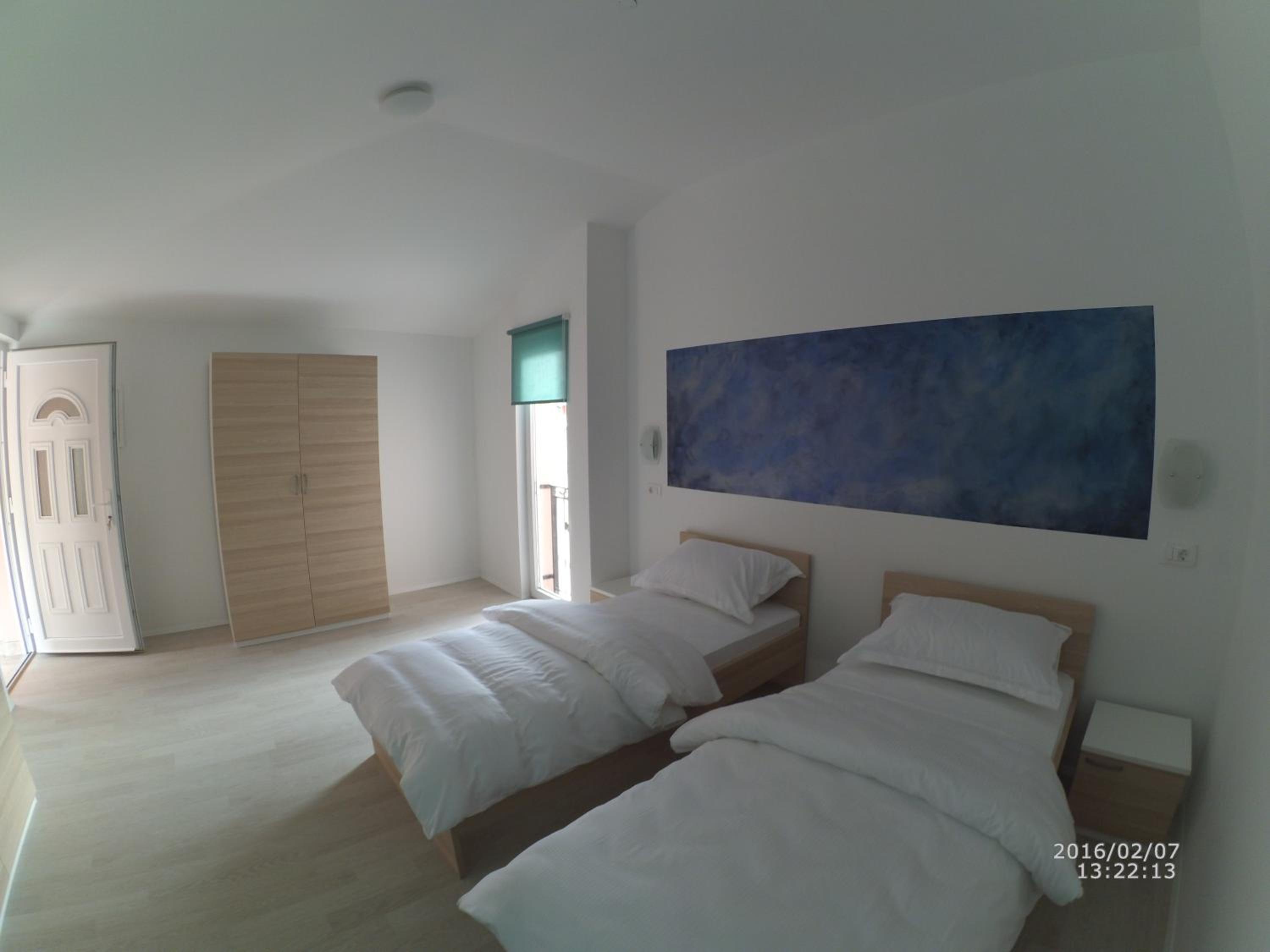 Twin Room with Private Bathroom photo 1