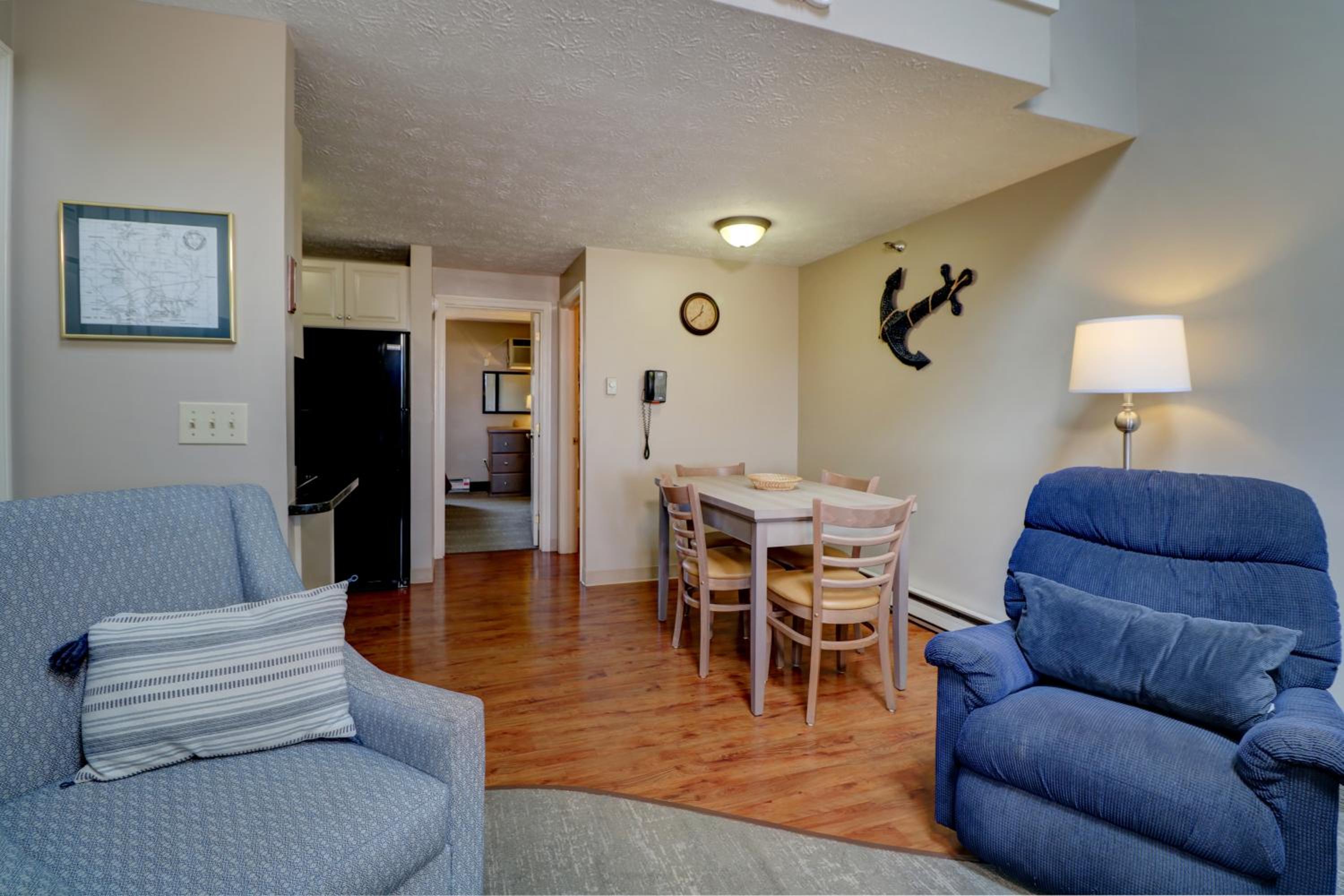 2 Bedroom Loft Suite / Queen bed photo 1