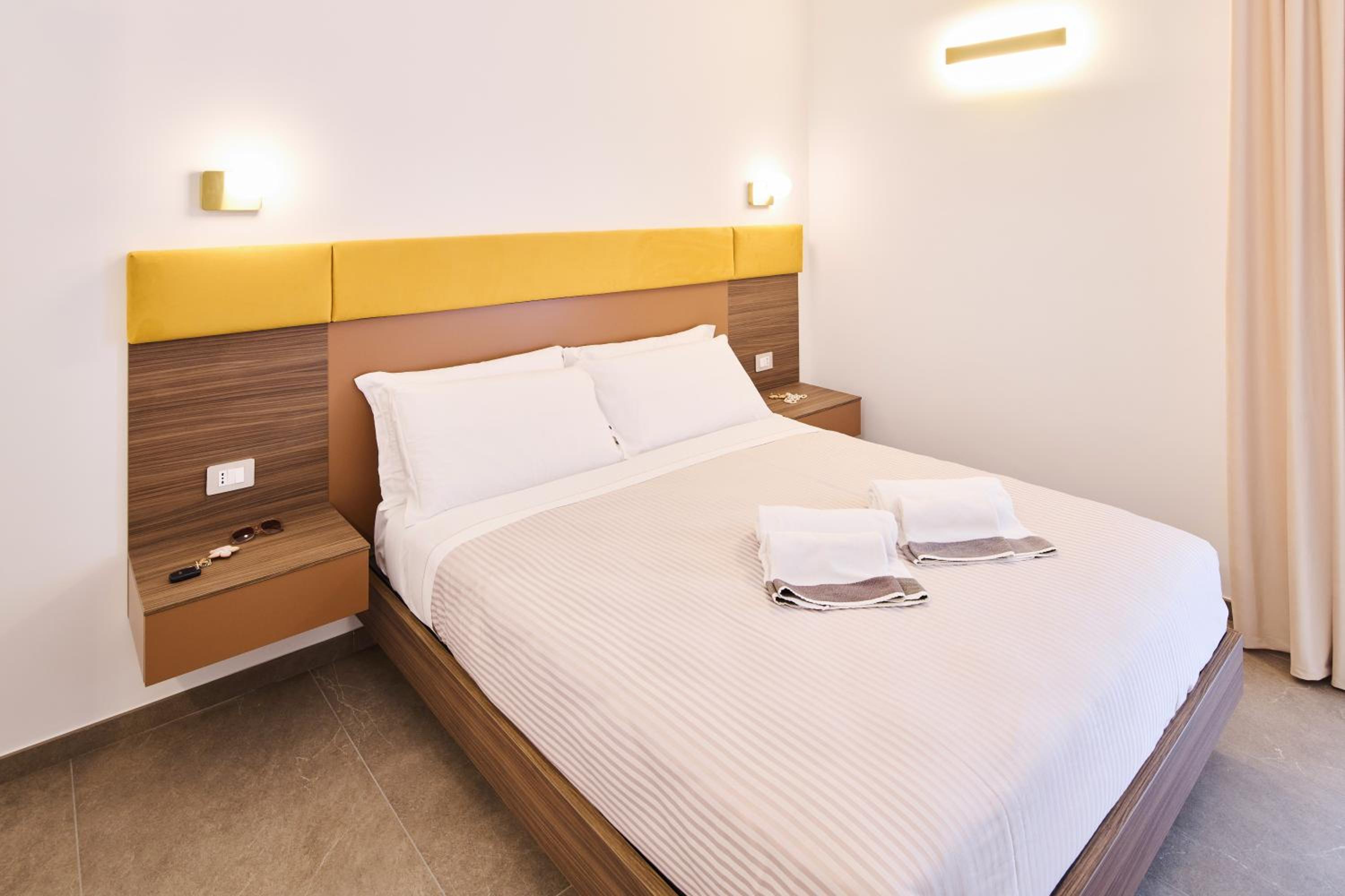 Deluxe Double Room with Balcony photo 1