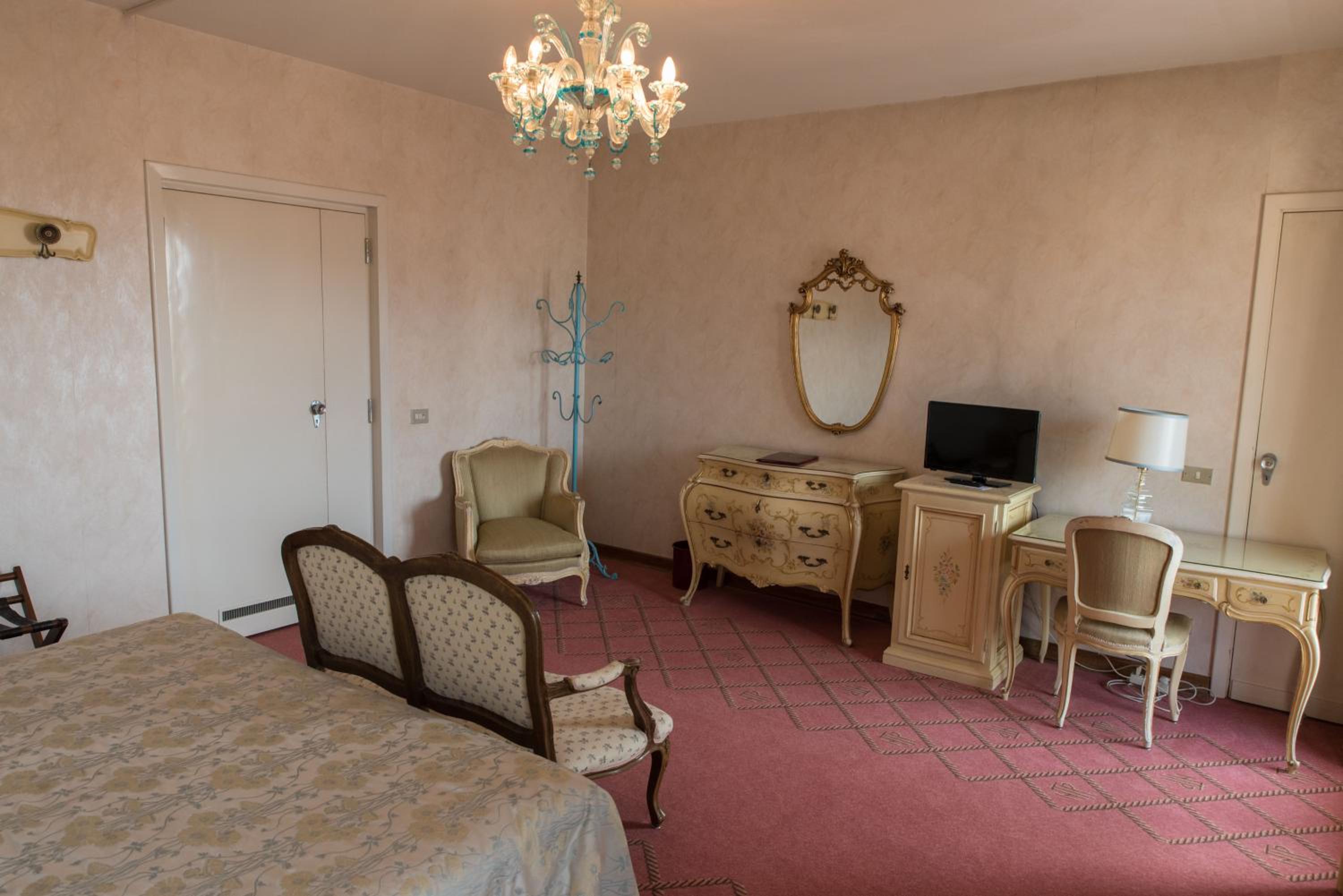 Two Connecting Rooms - Photo 1