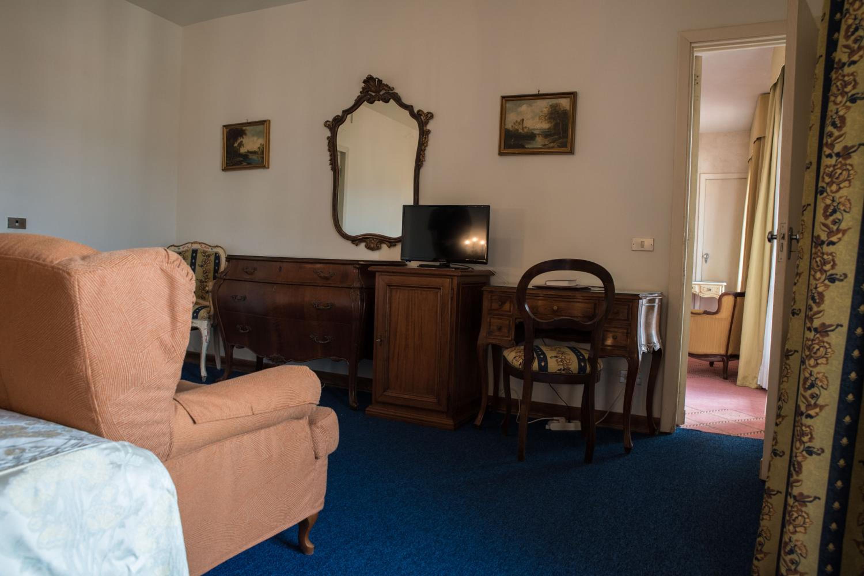 Two Connecting Rooms - Photo 7