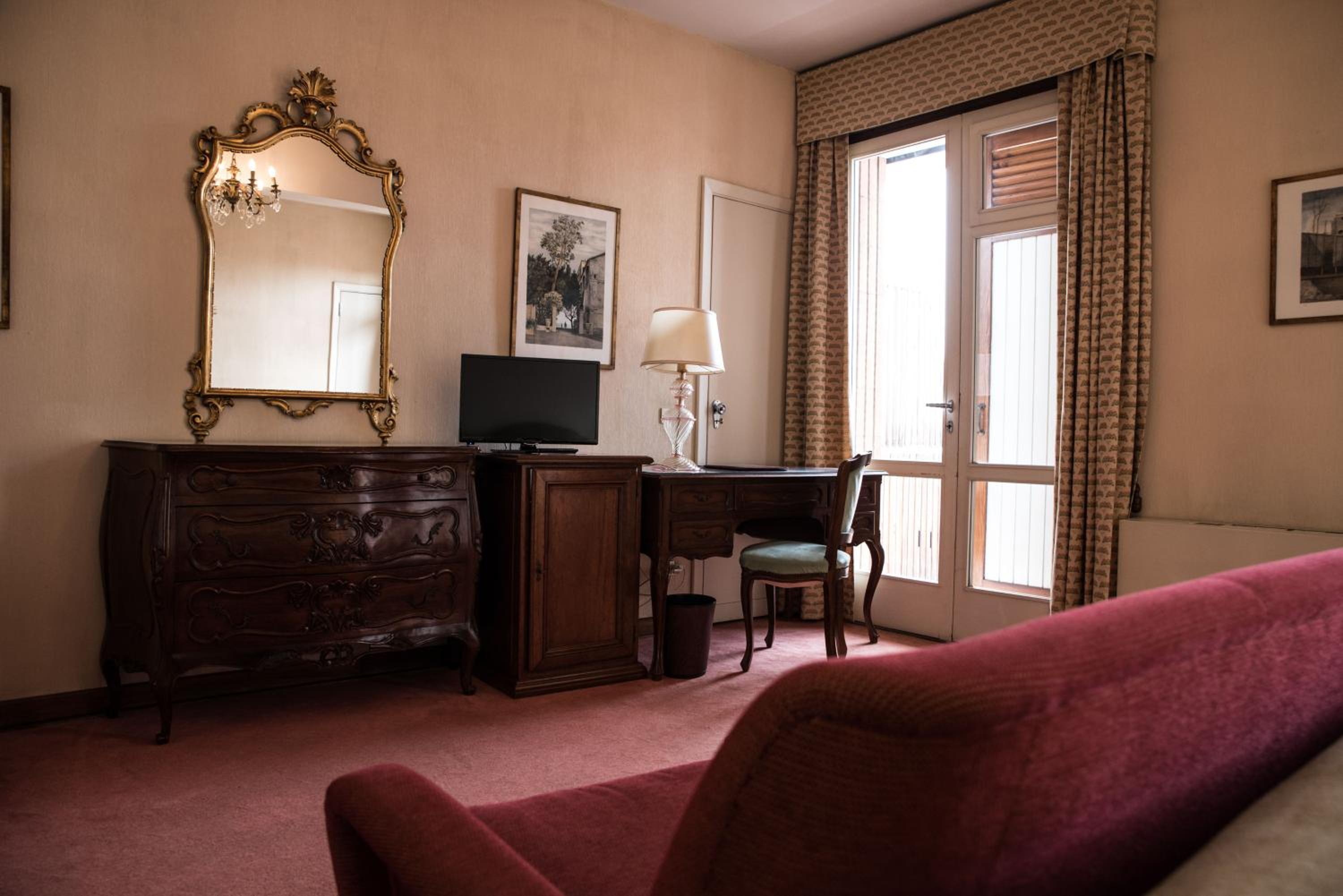 Two Connecting Rooms - Photo 2