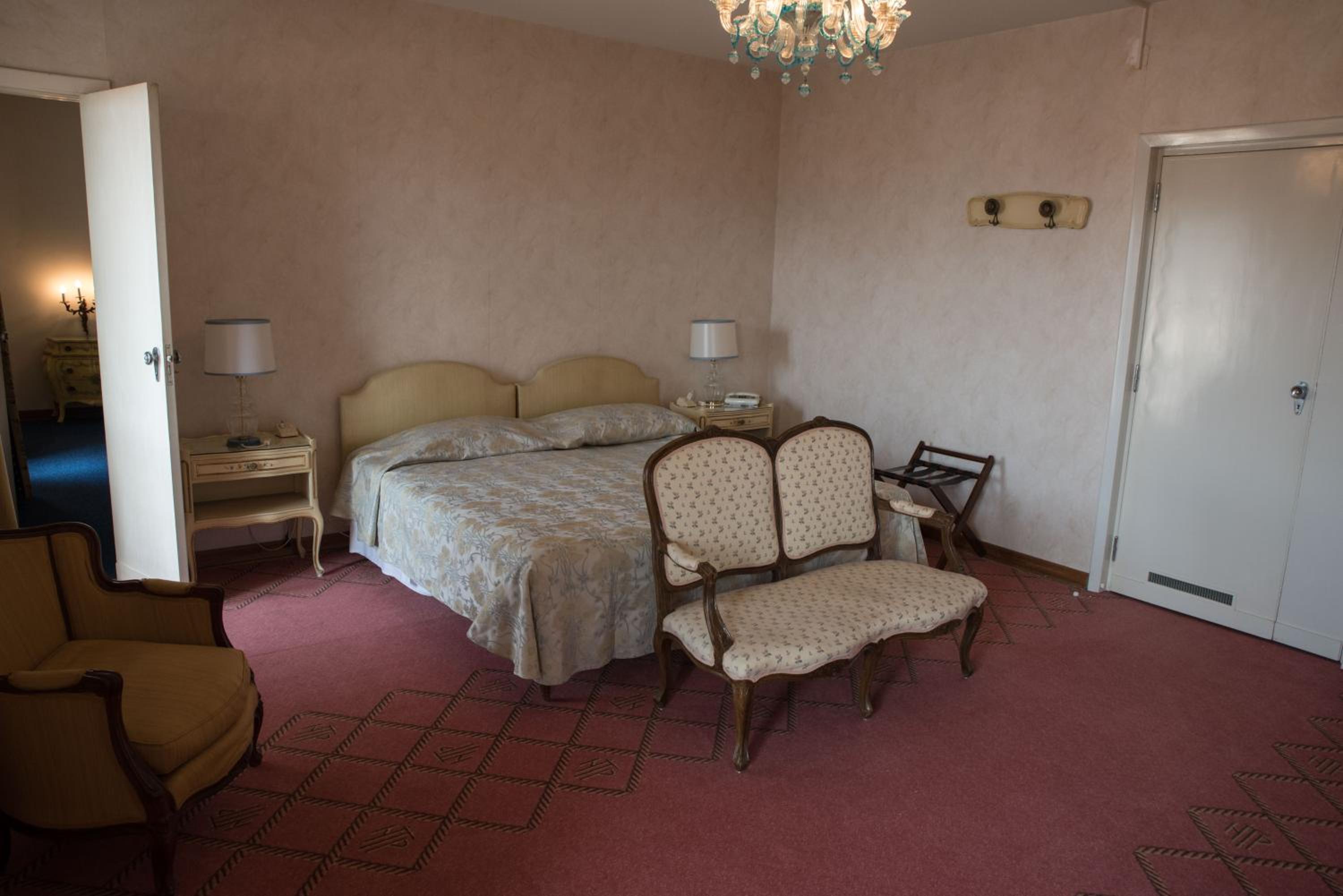 Two Connecting Rooms - Photo 4