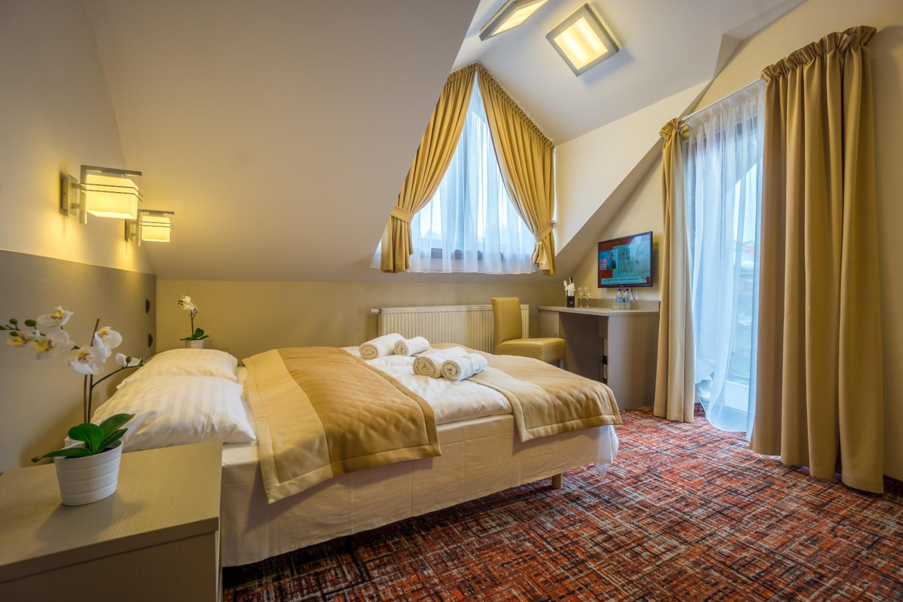 Double or Twin Room - Photo 1