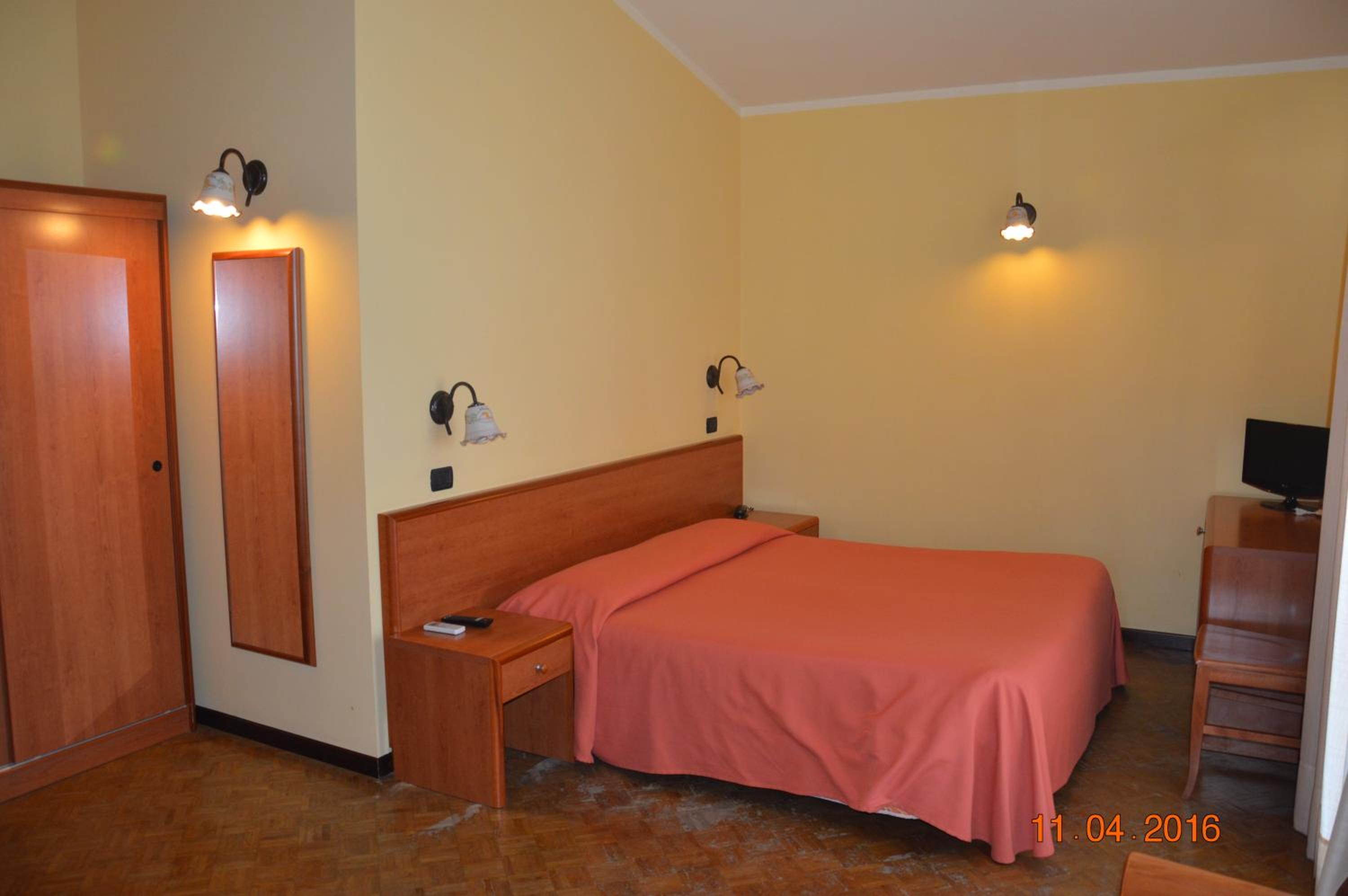 Double or Twin Room with Sea View