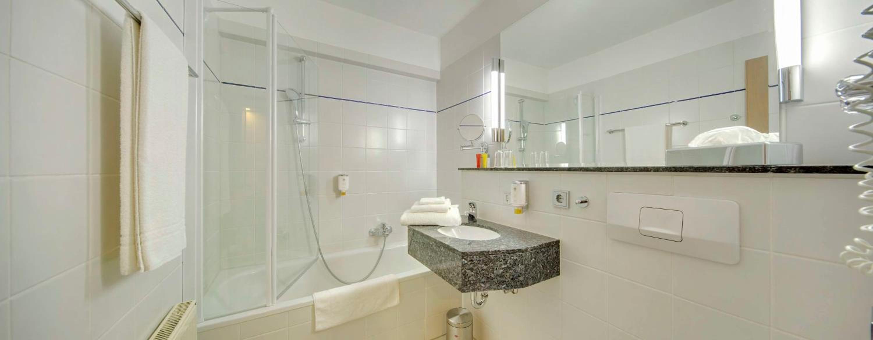 Comfort Queen Room with Queen Bed - Photo 7