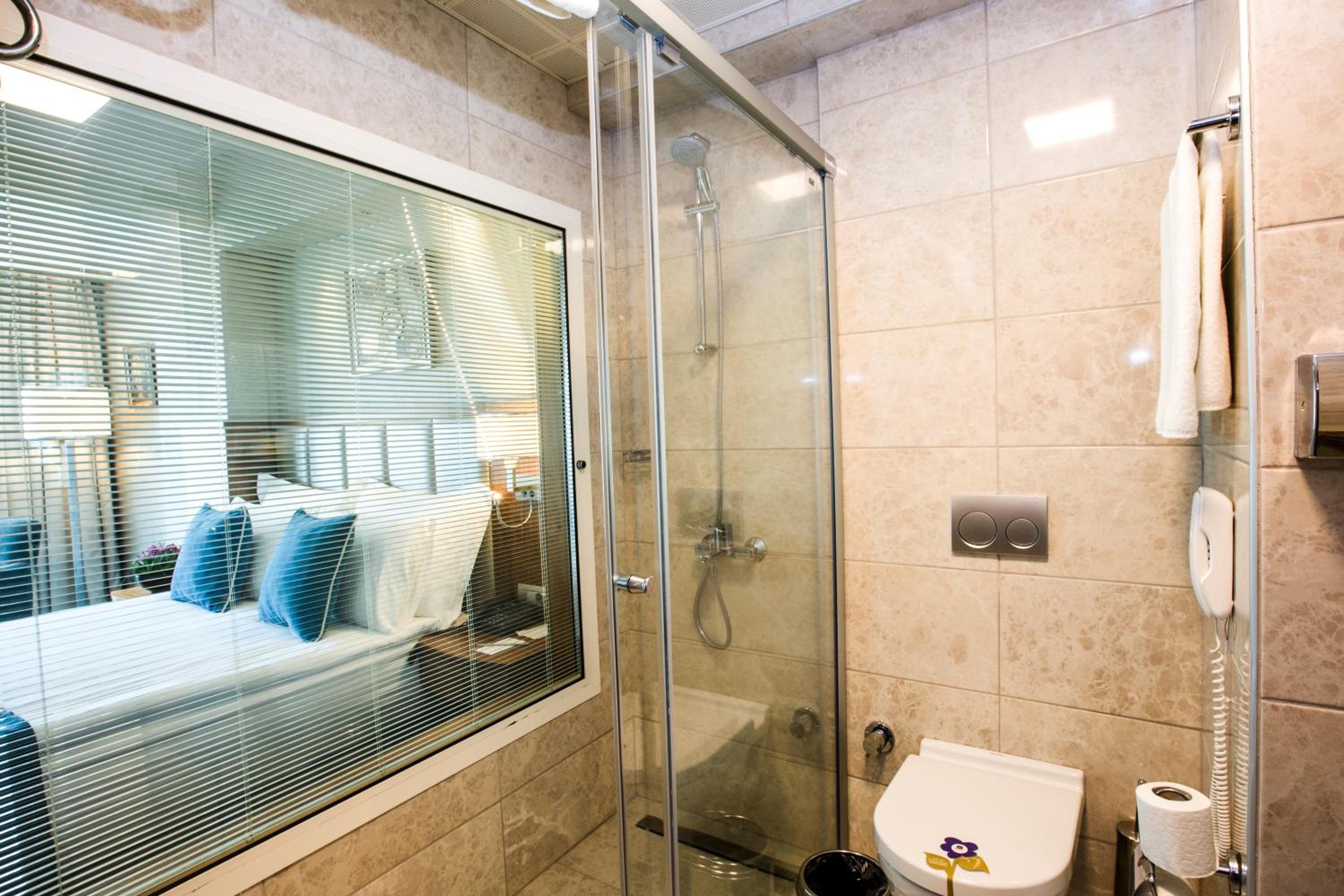 Twin Room - Non-Smoking photo 3