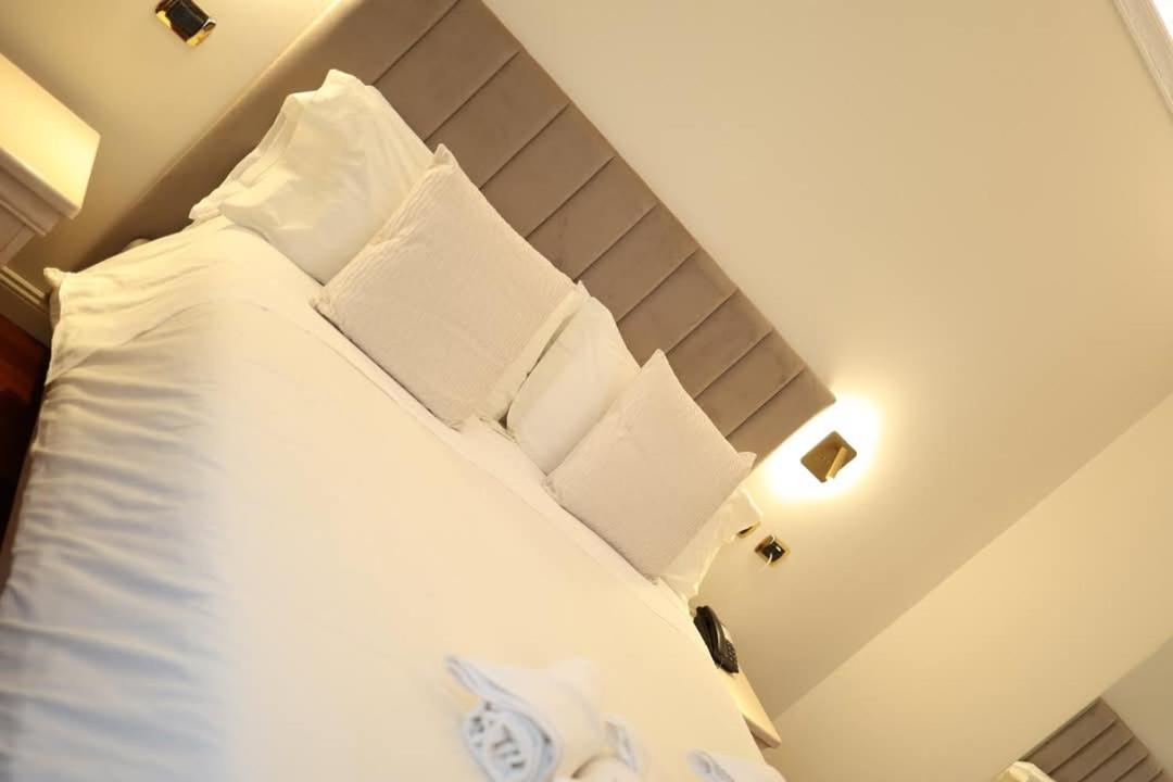 Double Room With Private Bathroom photo 2