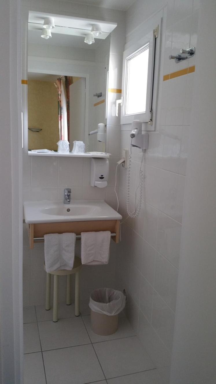 Standard Double Room - Photo 2