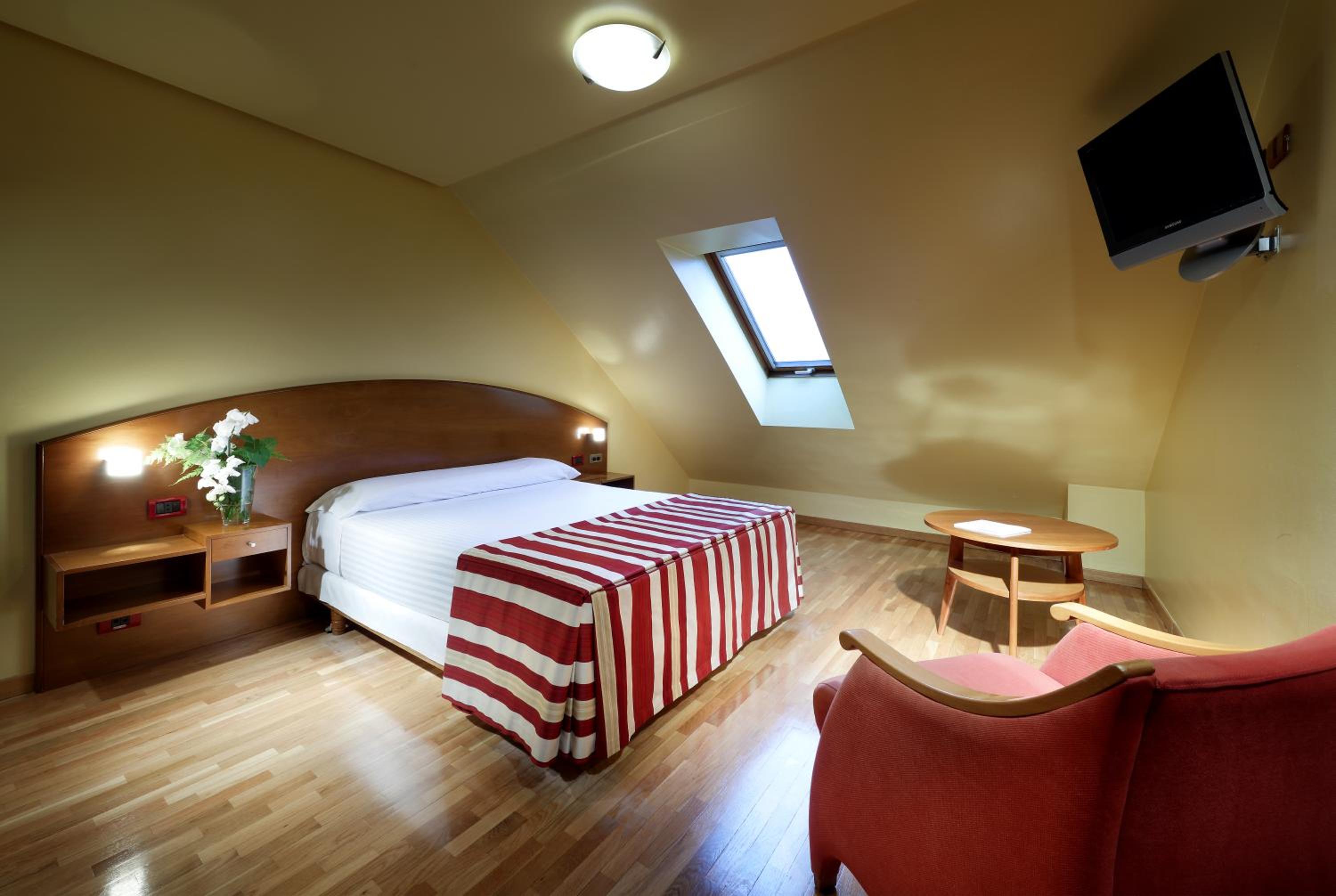 Double or Twin Room - Photo 7