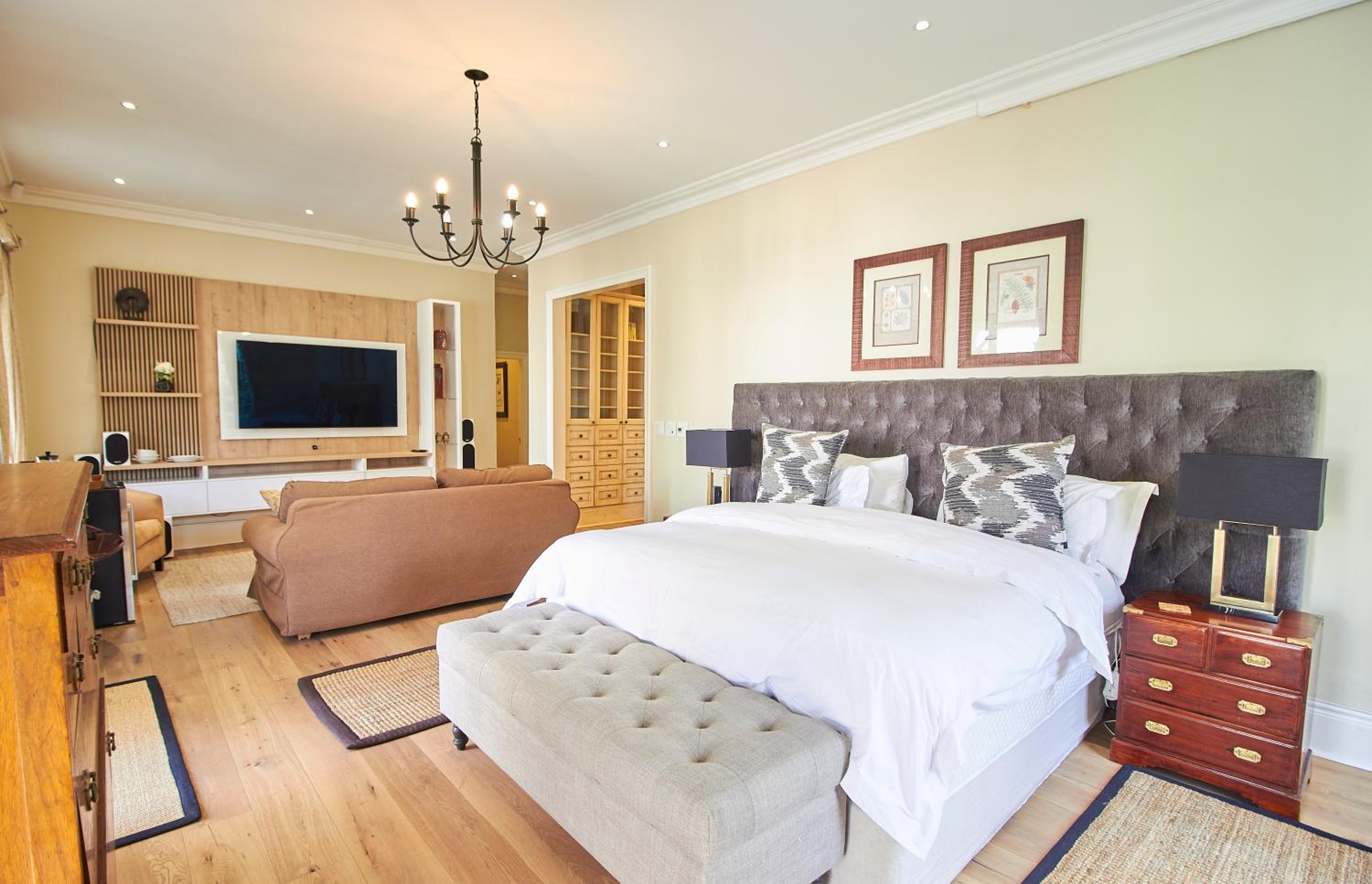 King Suite with Pool View - Photo 11