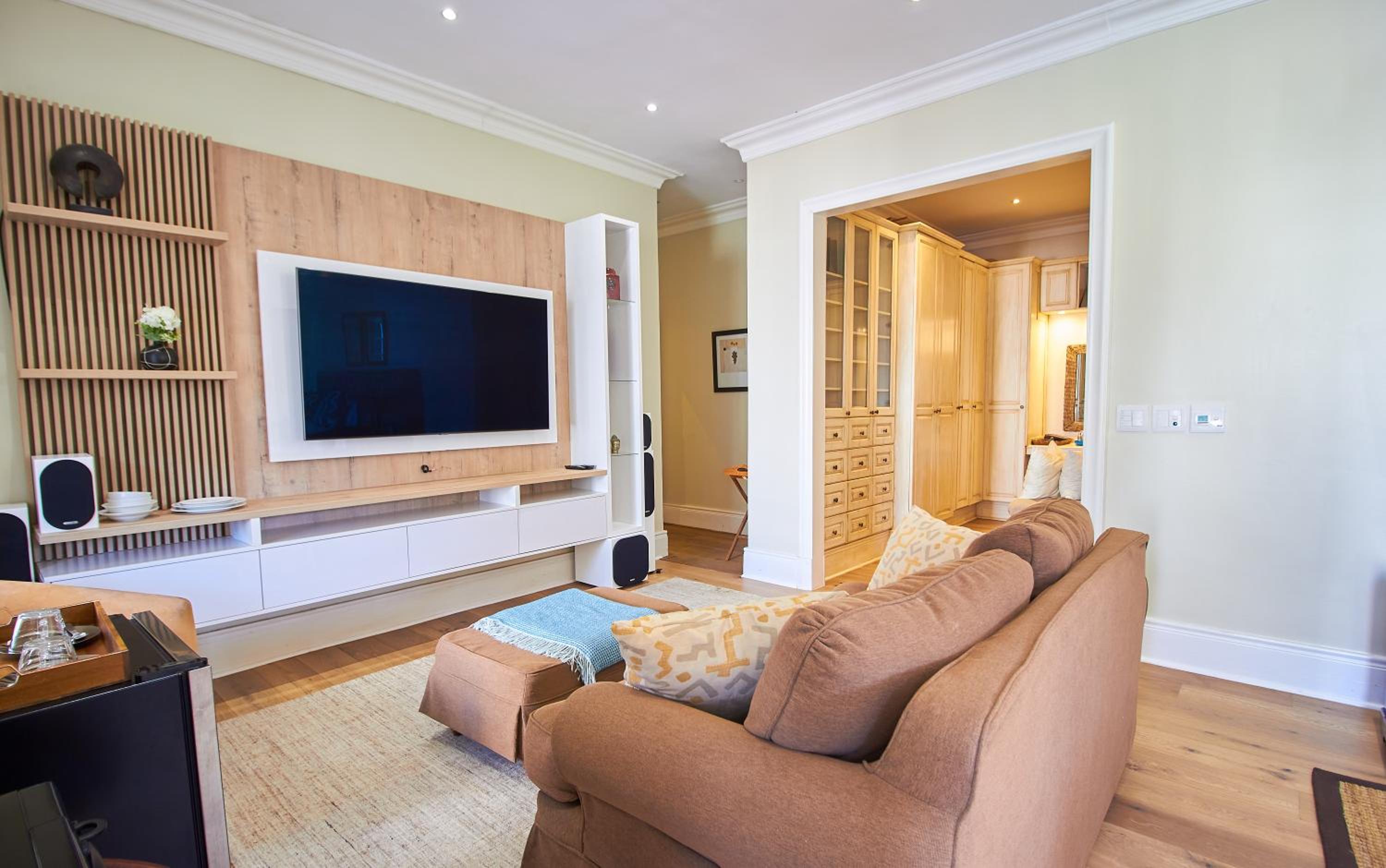 King Suite with Pool View - Photo 14