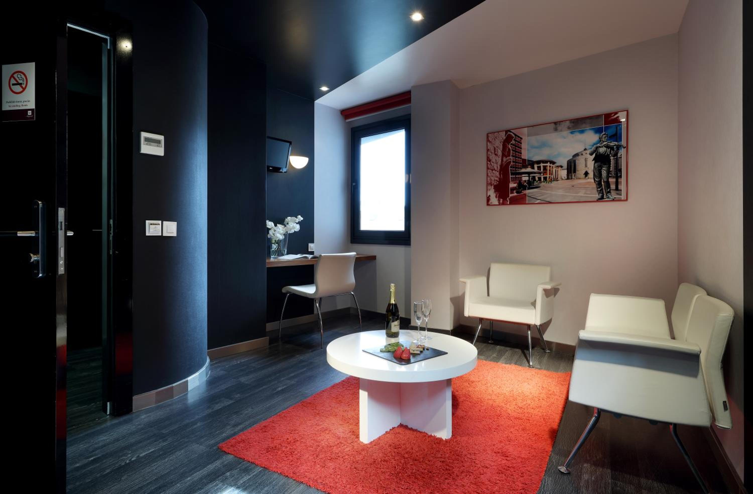 Superior Double or Twin Room with Living Room - Photo 2