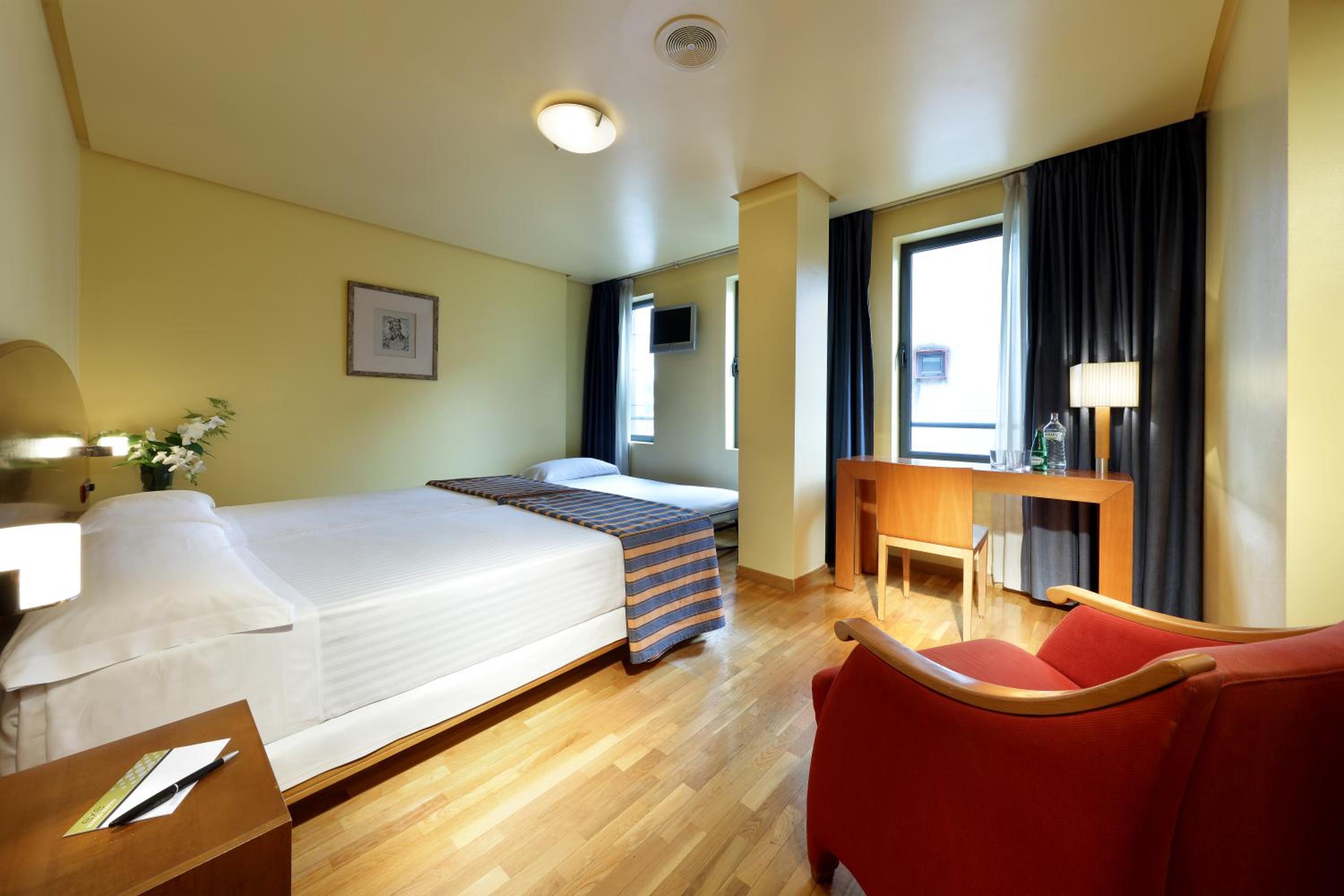 Double Room with Extra Bed - Photo 1