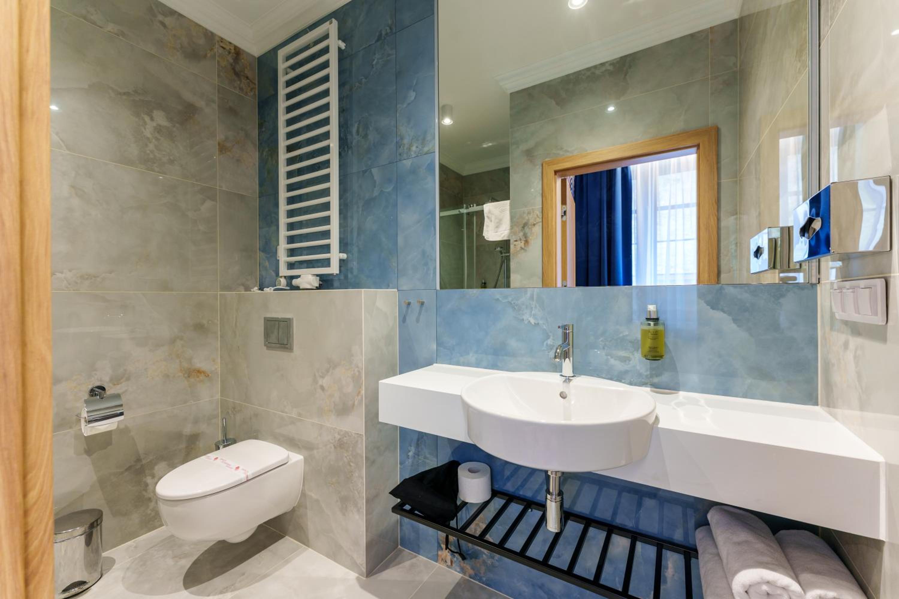 Deluxe Double or Twin Room - Photo 3