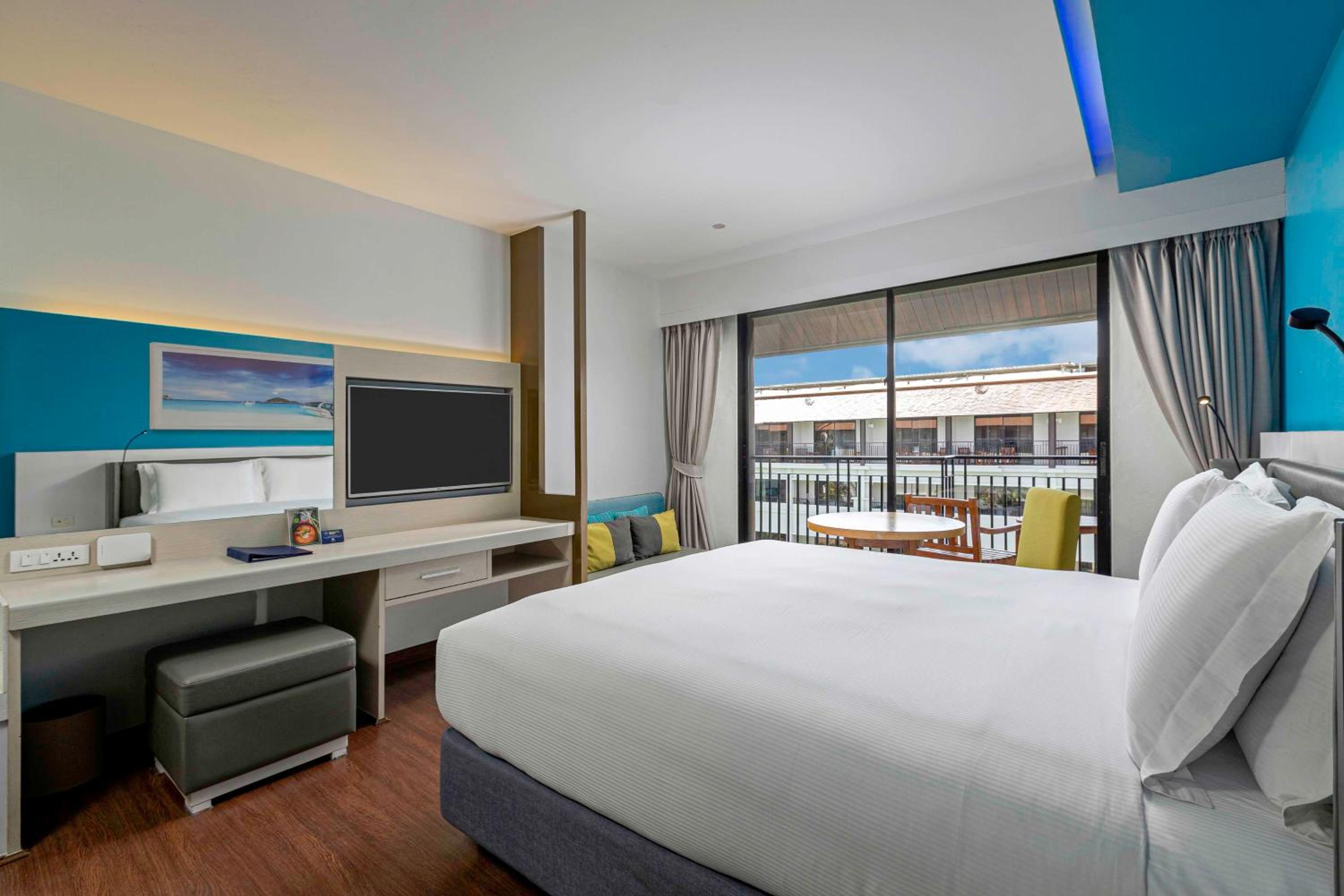 King Guest Room with Balcony