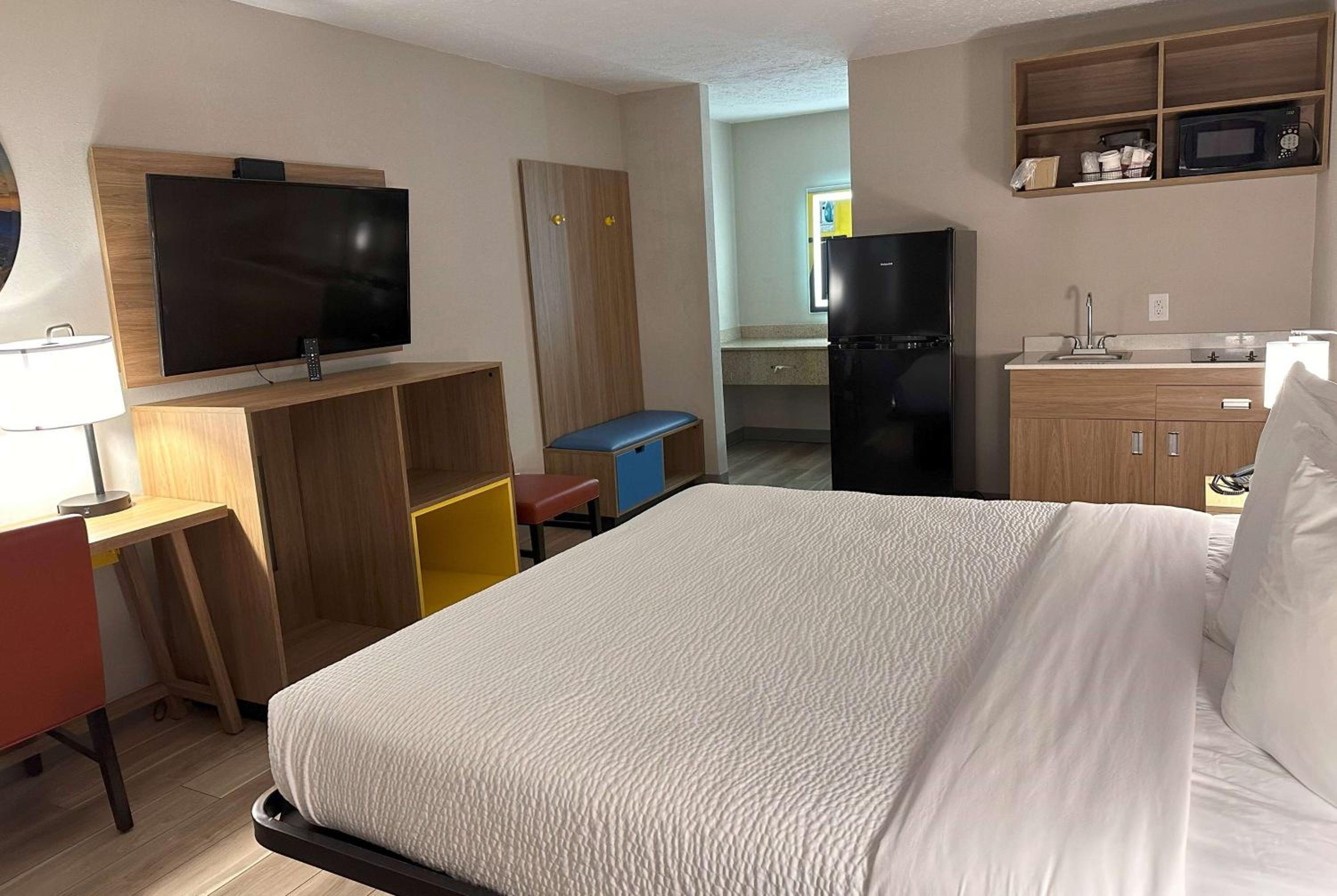 King Room with Kitchenette - Non-Smoking - Photo 1