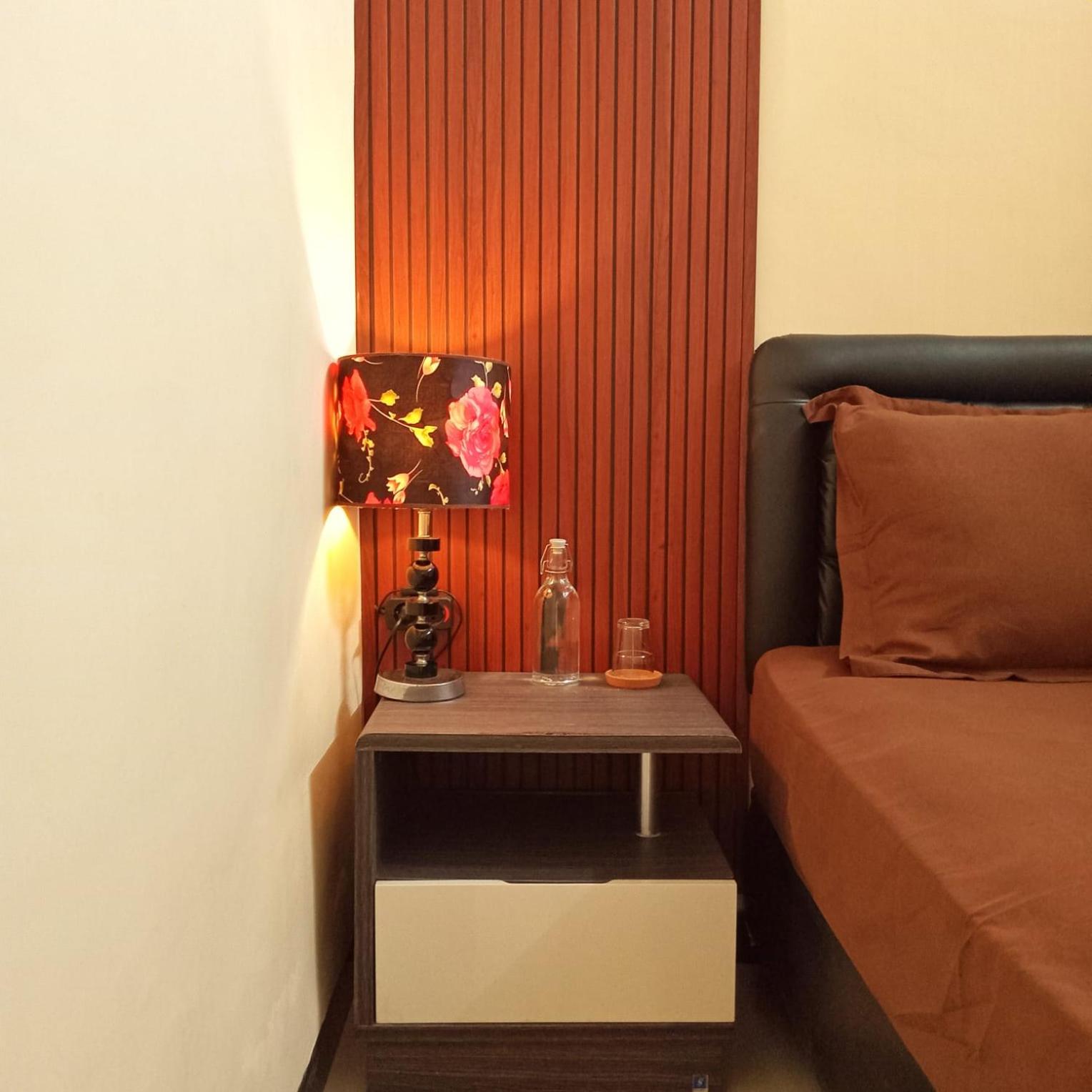 Queen Room photo 2