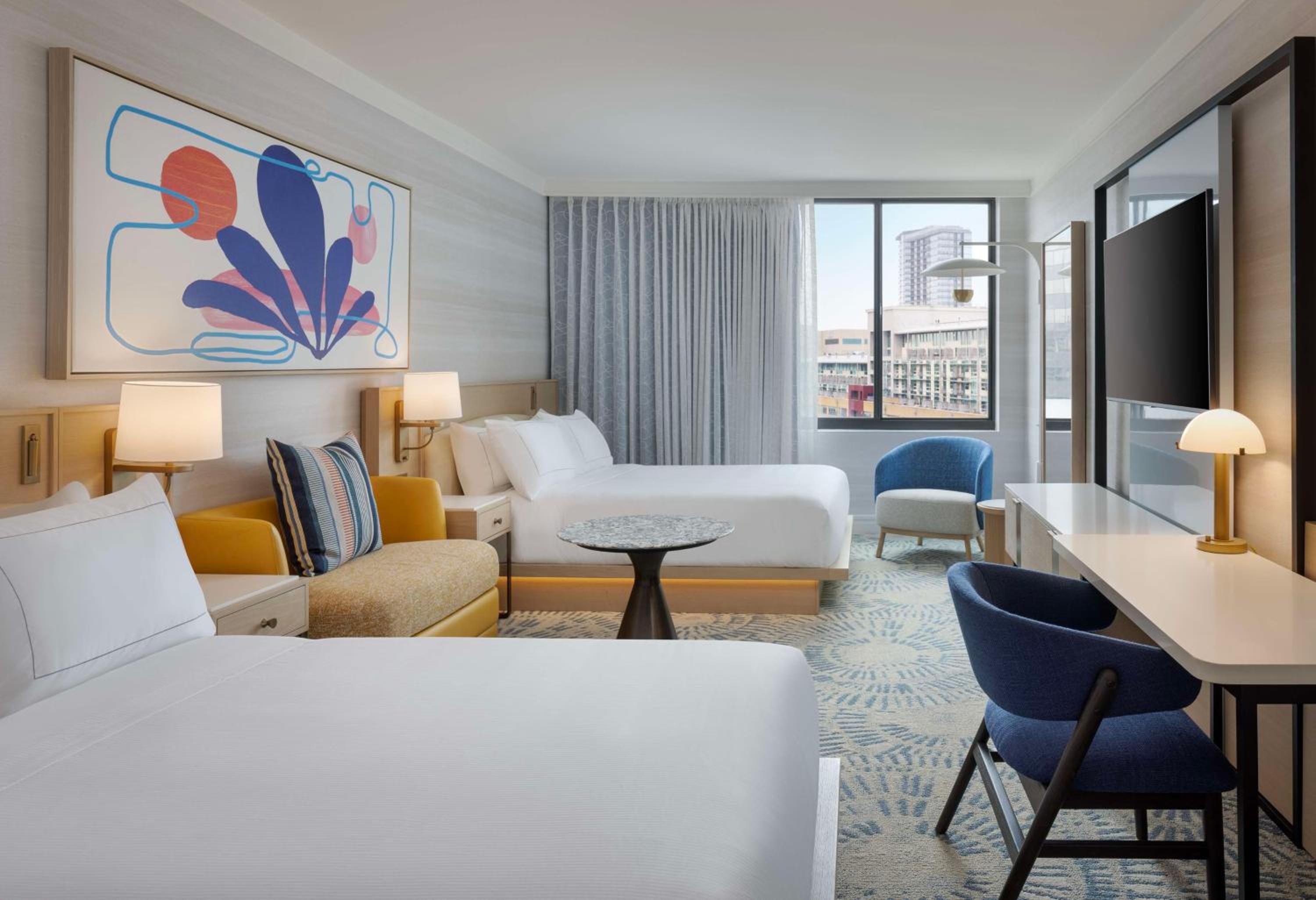Deluxe Queen Room with Two Queen Beds - Photo 11